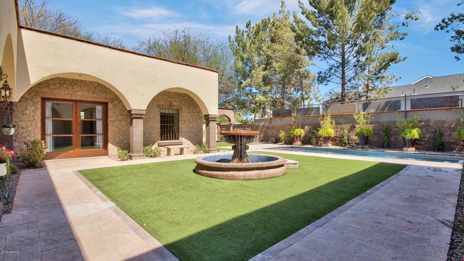 SUSIE'S CIRCLE - Residential