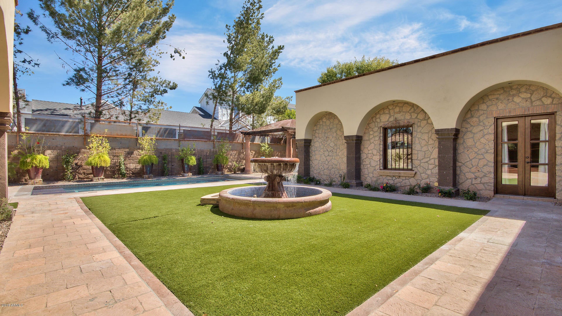 SUSIE'S CIRCLE - Residential