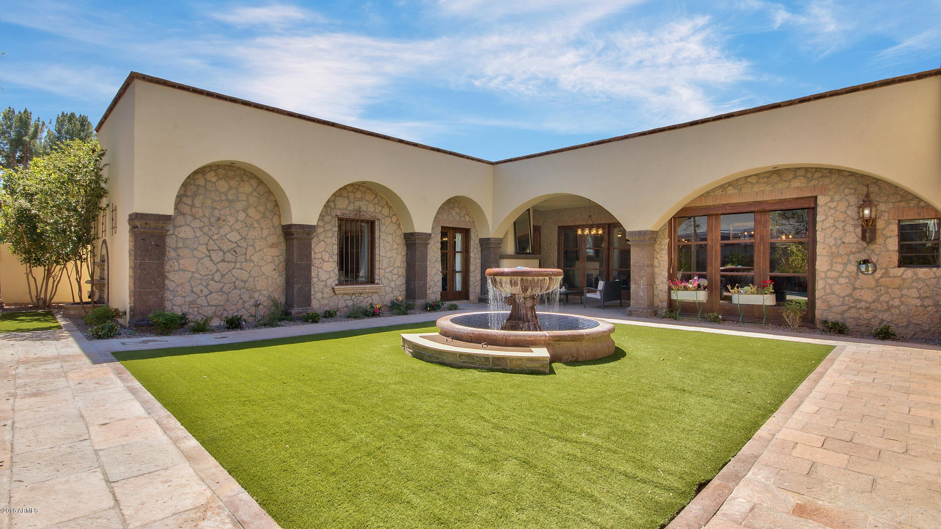 SUSIE'S CIRCLE - Residential
