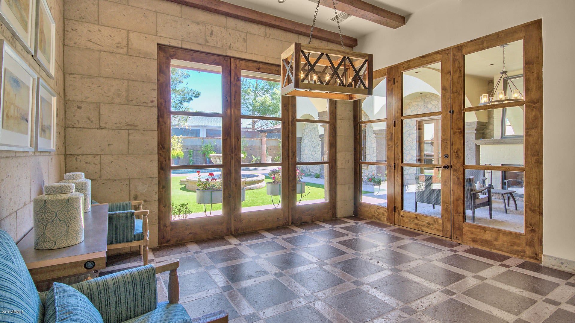 SUSIE'S CIRCLE - Residential