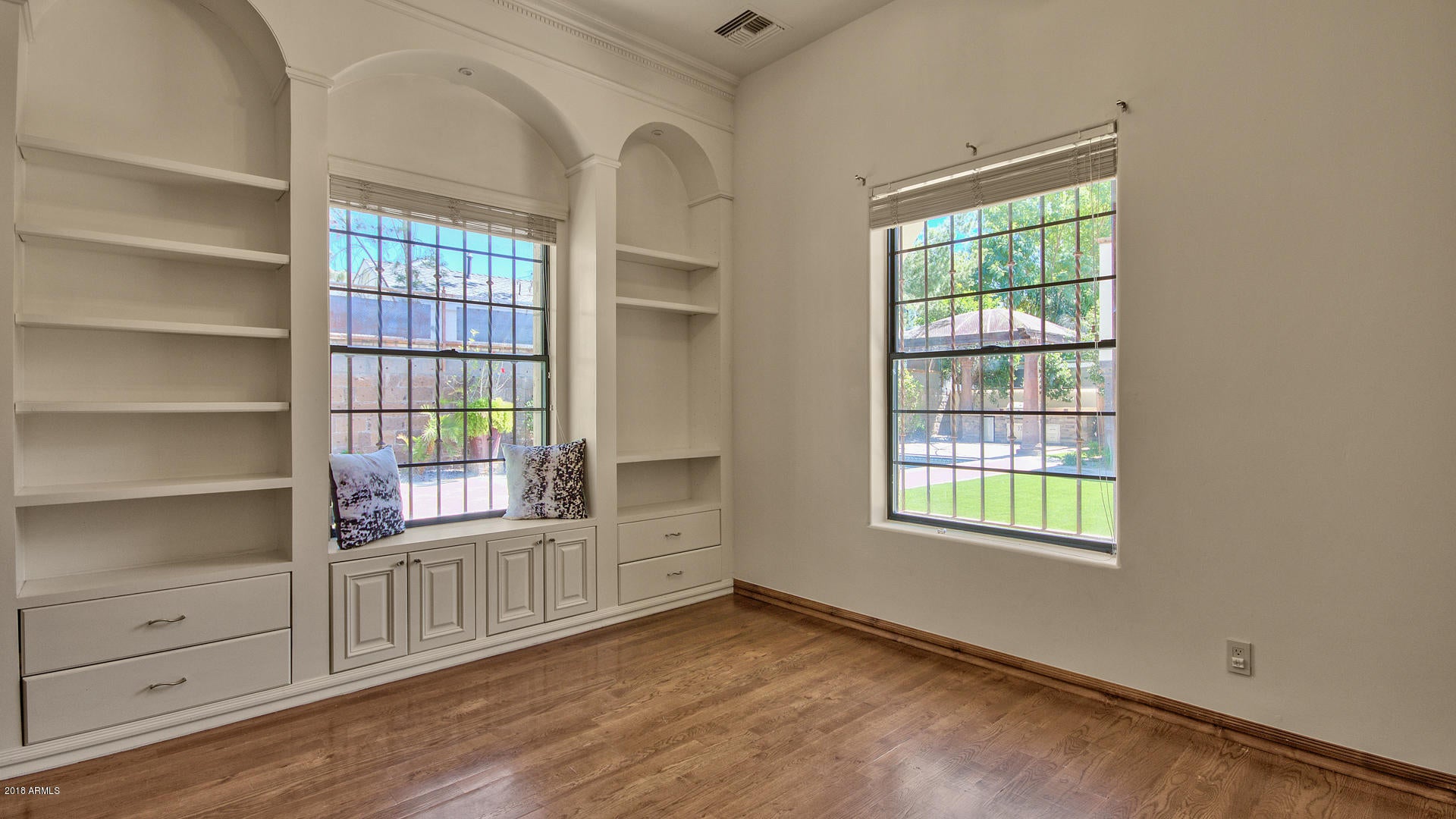 SUSIE'S CIRCLE - Residential