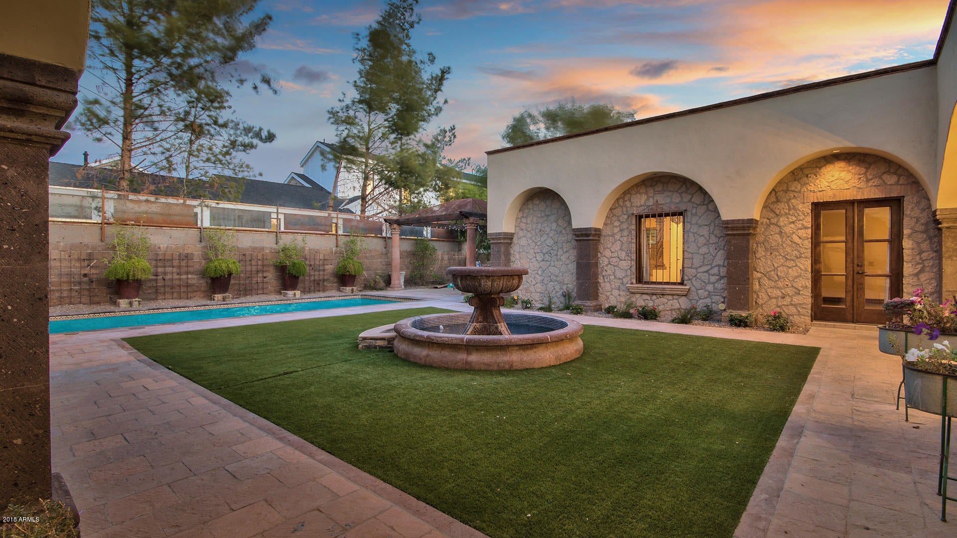 SUSIE'S CIRCLE - Residential