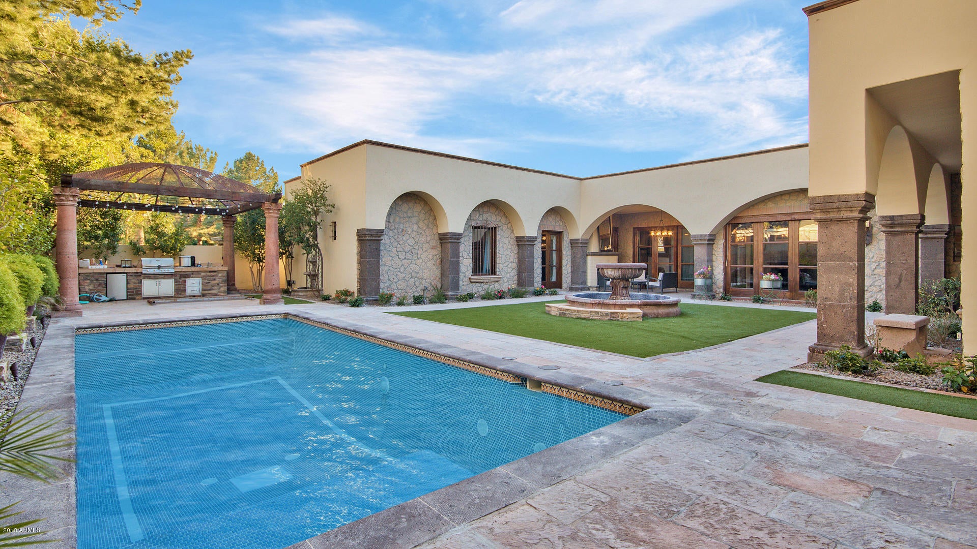SUSIE'S CIRCLE - Residential