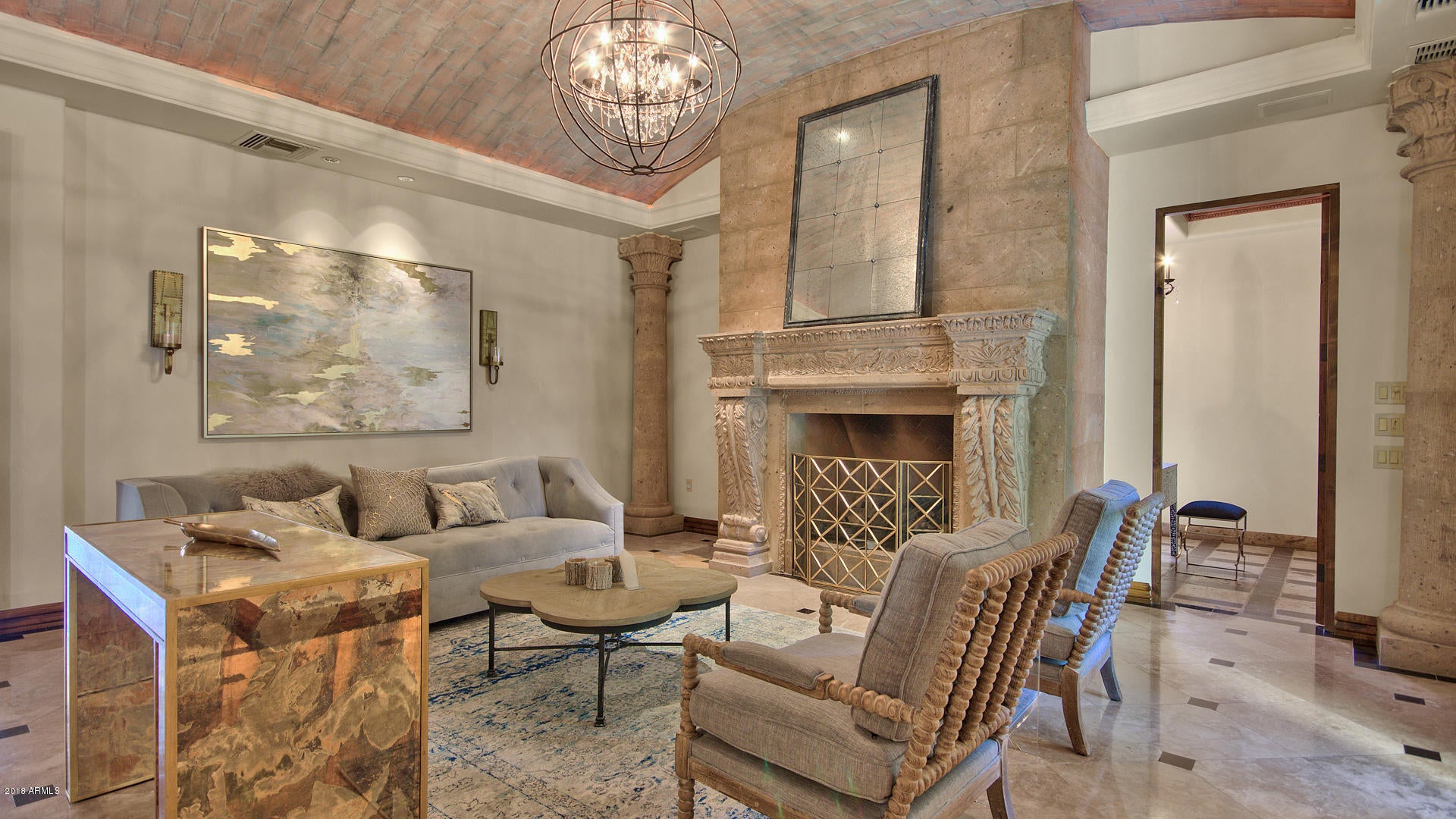 SUSIE'S CIRCLE - Residential