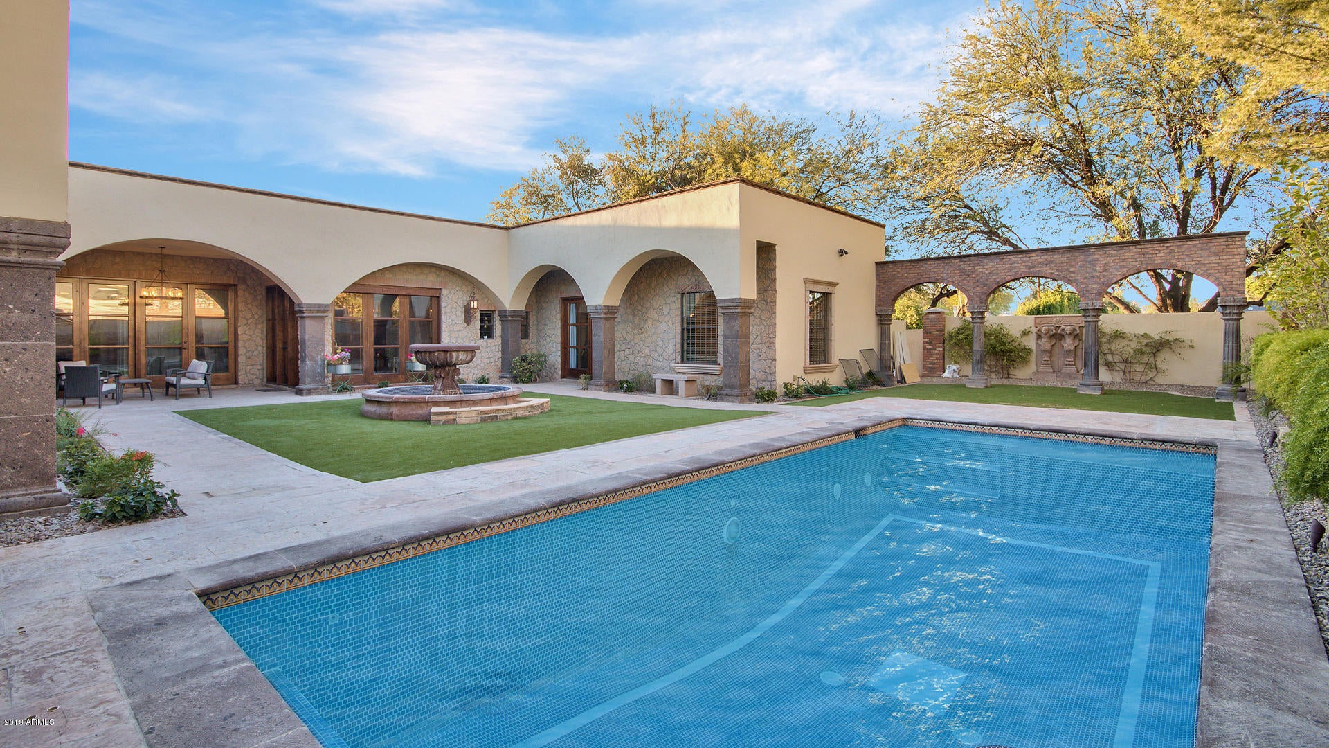 SUSIE'S CIRCLE - Residential