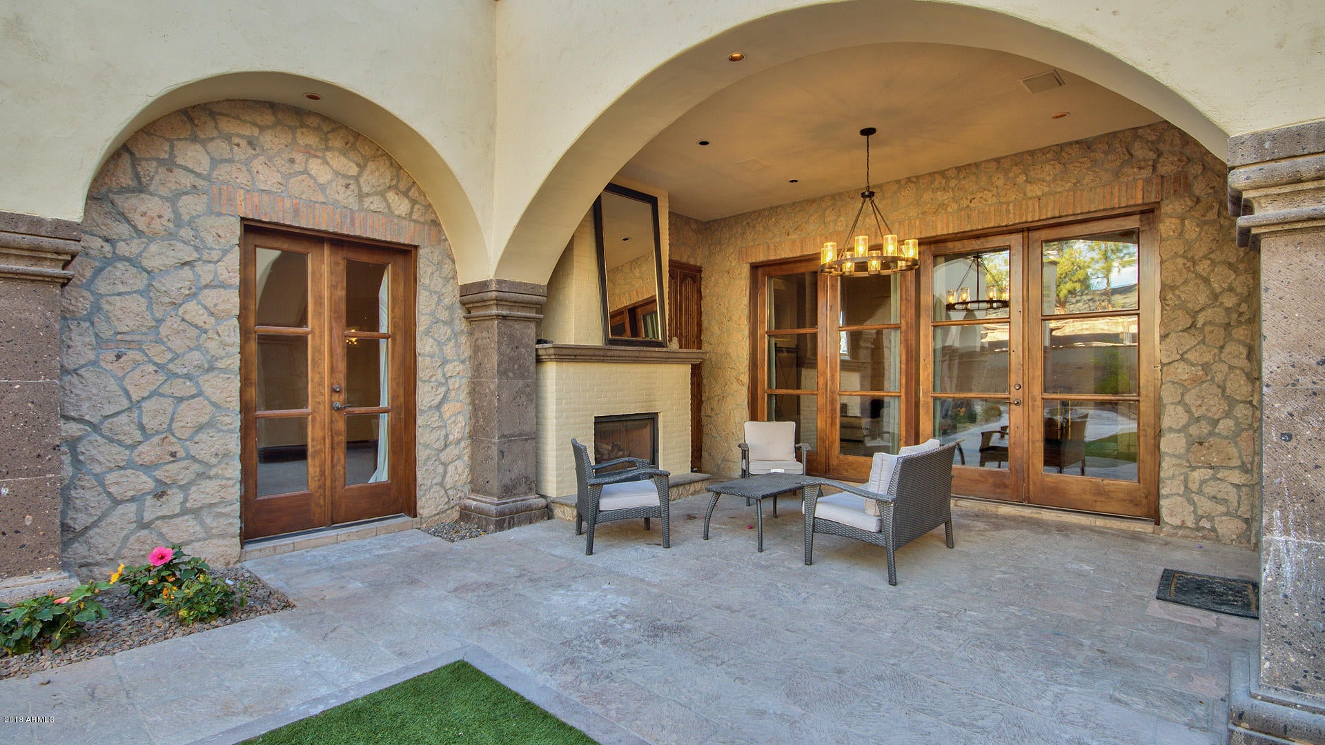 SUSIE'S CIRCLE - Residential