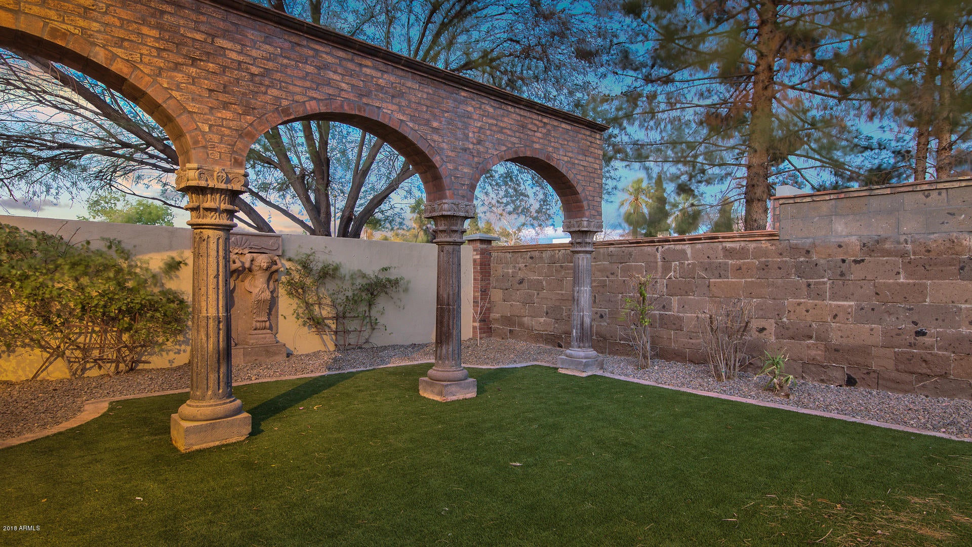 SUSIE'S CIRCLE - Residential