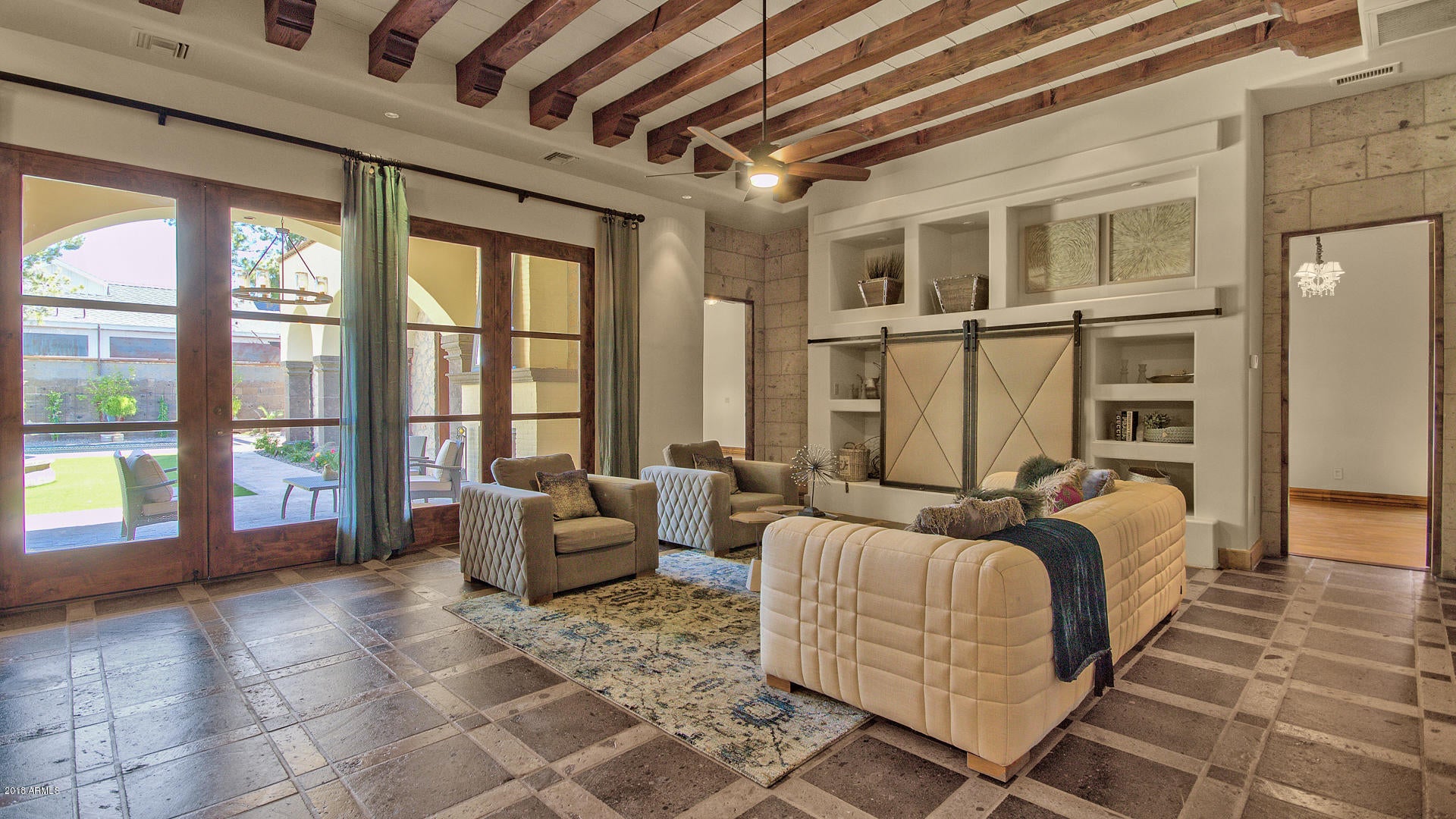 SUSIE'S CIRCLE - Residential