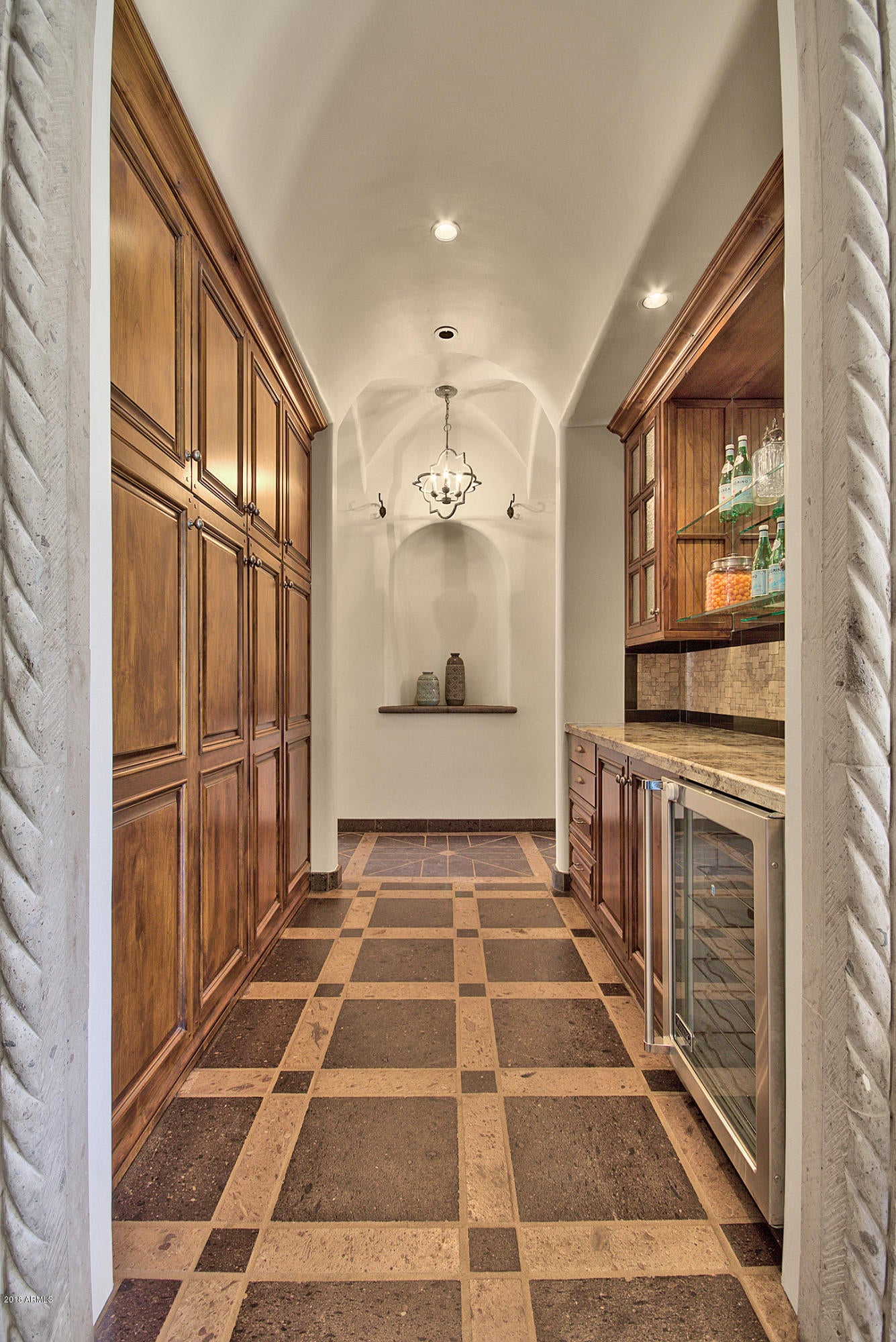 SUSIE'S CIRCLE - Residential
