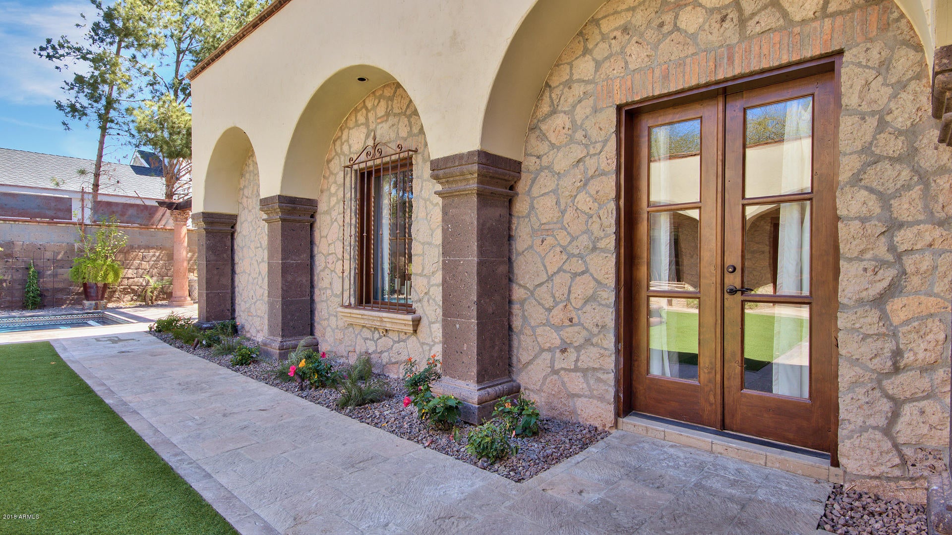 SUSIE'S CIRCLE - Residential