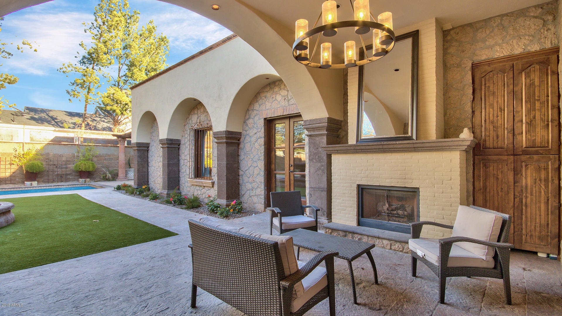 SUSIE'S CIRCLE - Residential