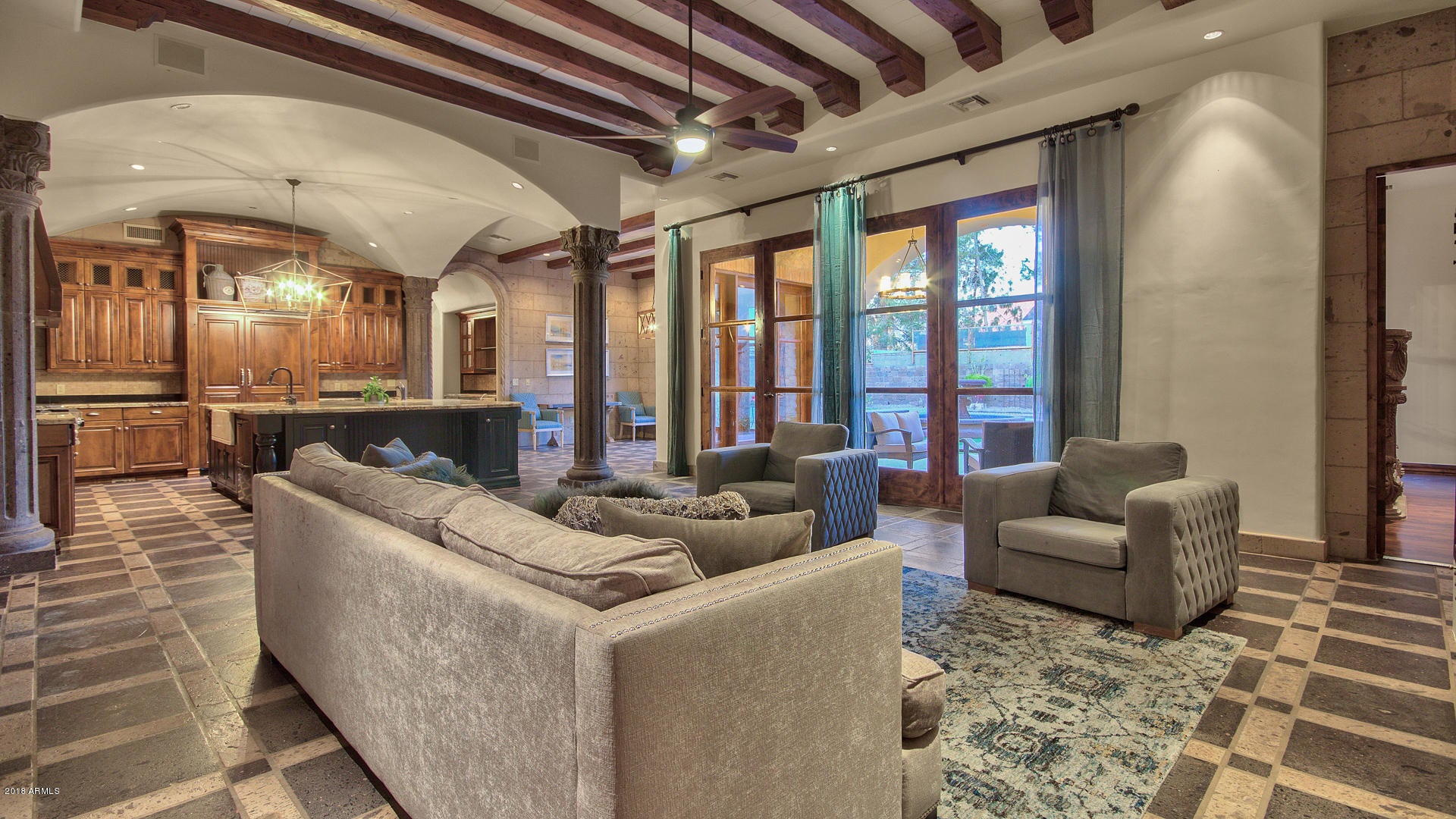 SUSIE'S CIRCLE - Residential
