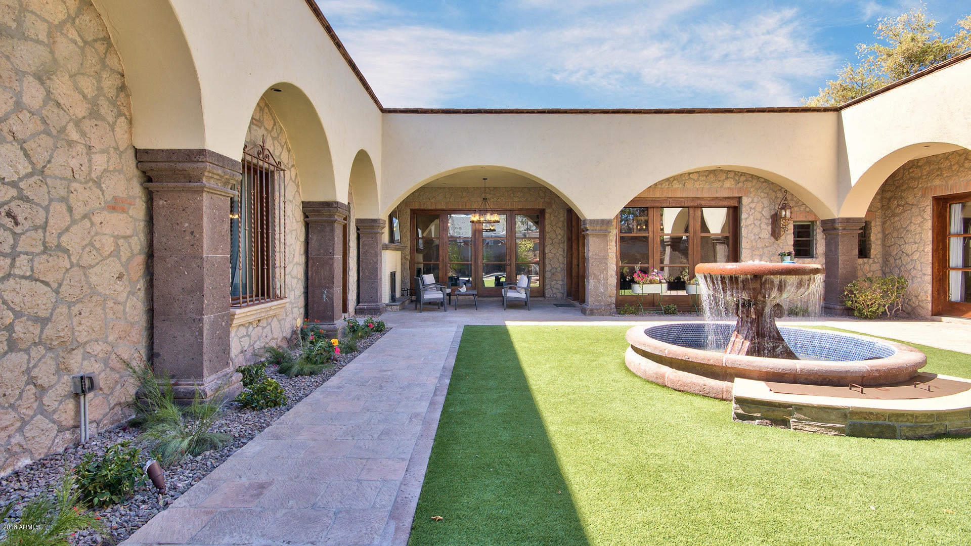SUSIE'S CIRCLE - Residential