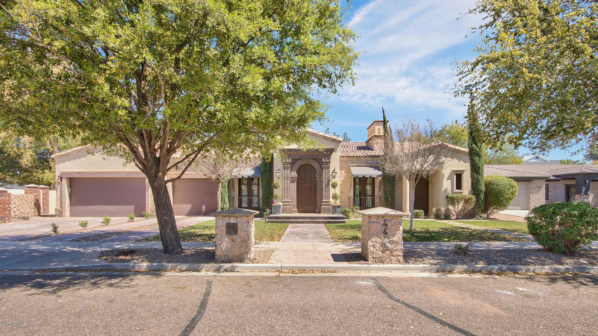 SUSIE'S CIRCLE - Residential