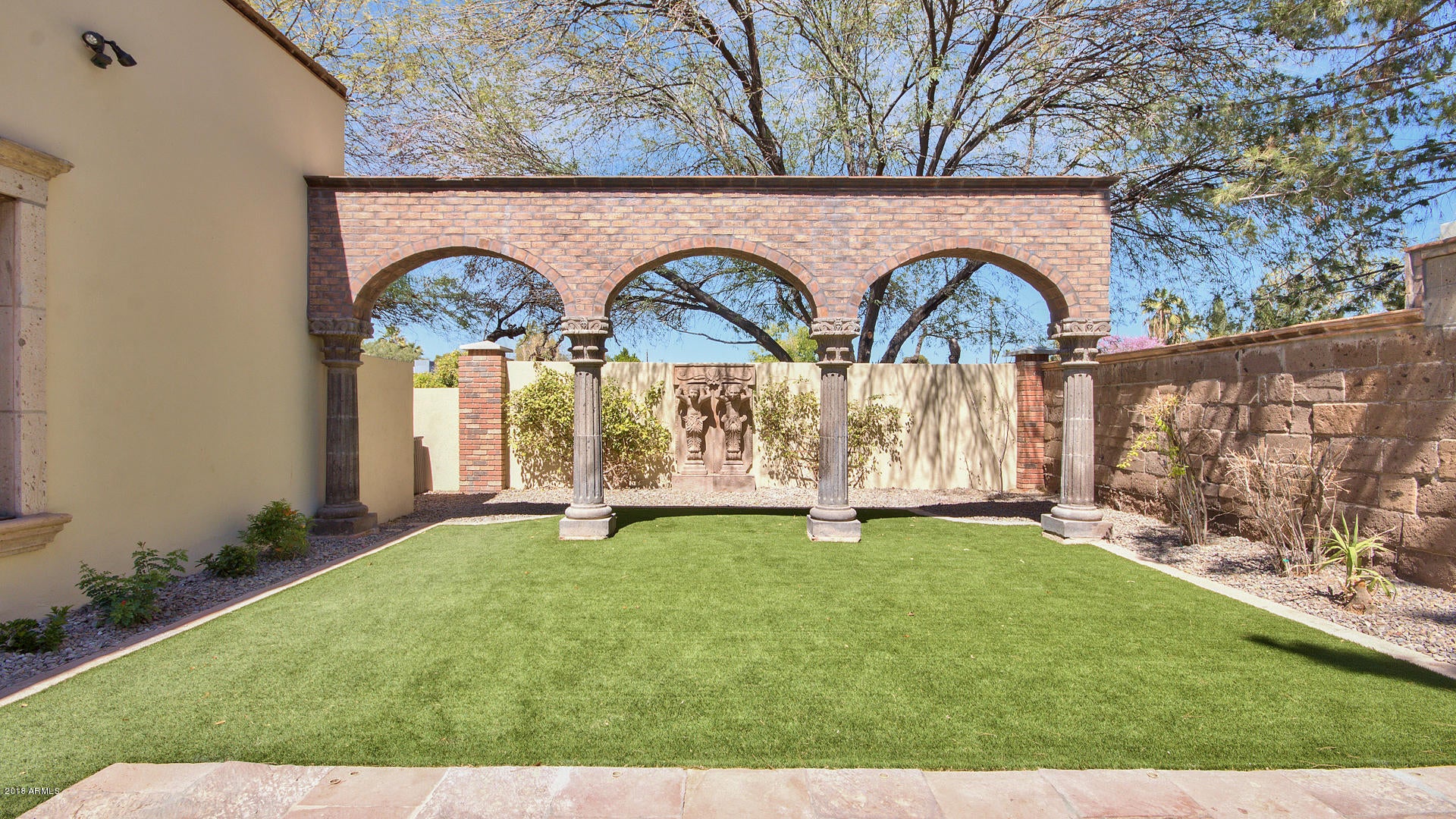 SUSIE'S CIRCLE - Residential