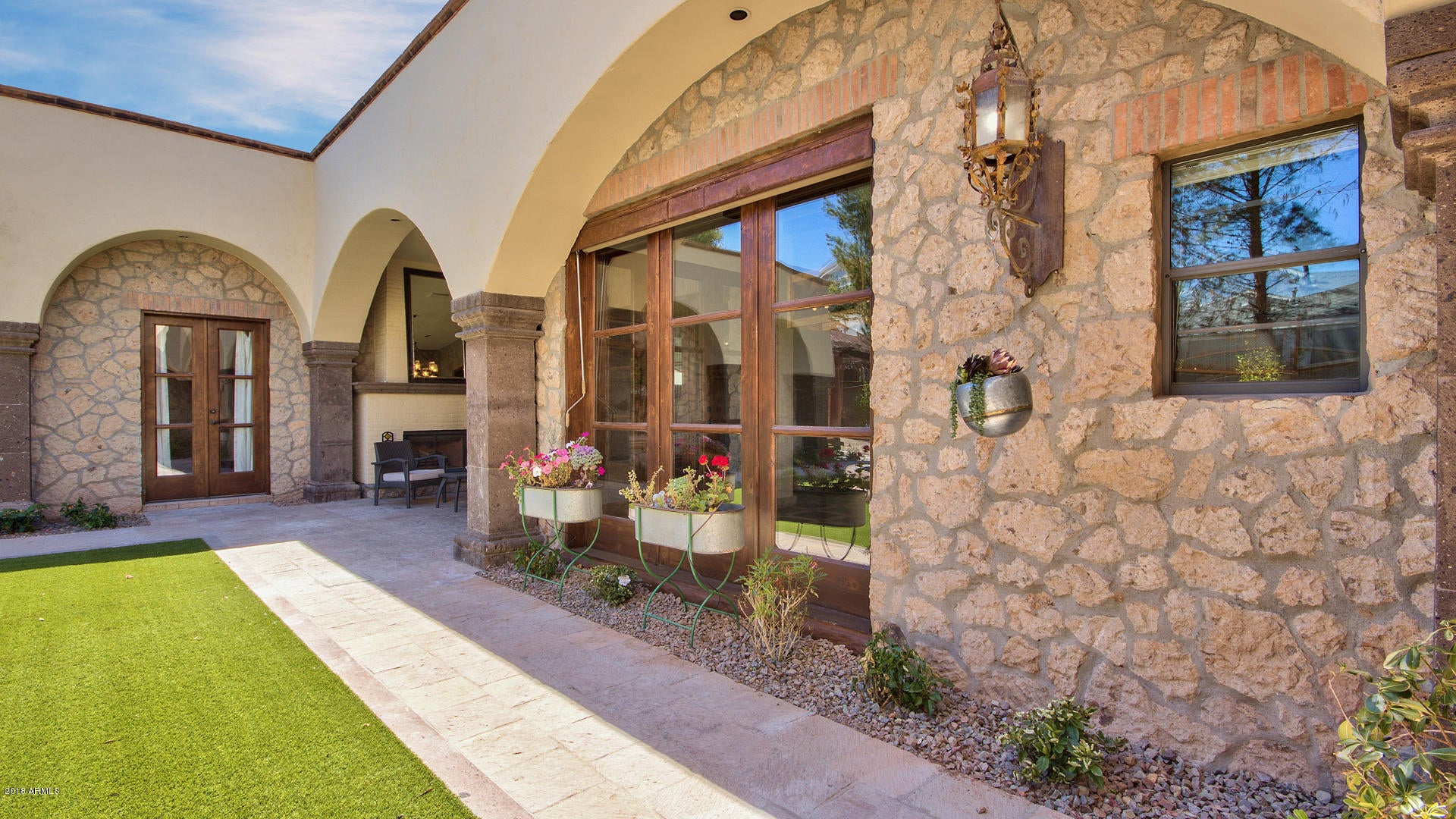 SUSIE'S CIRCLE - Residential