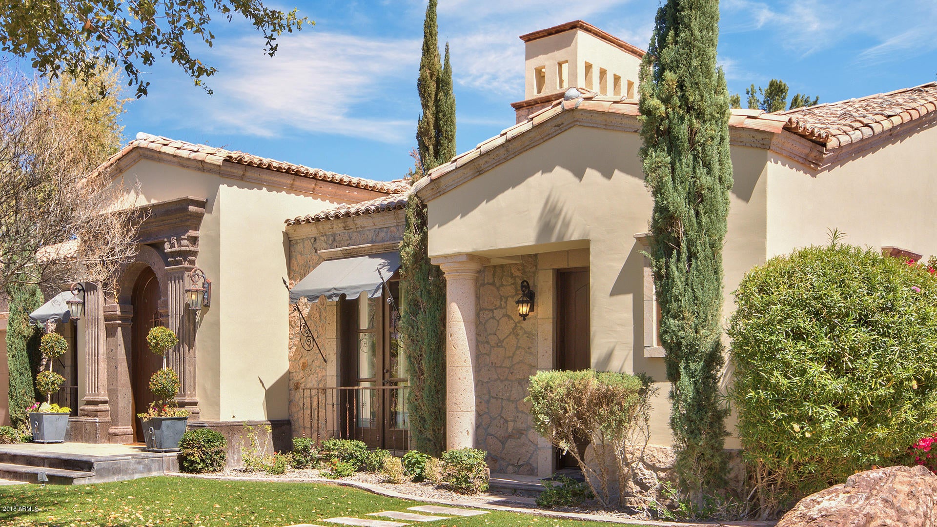 SUSIE'S CIRCLE - Residential