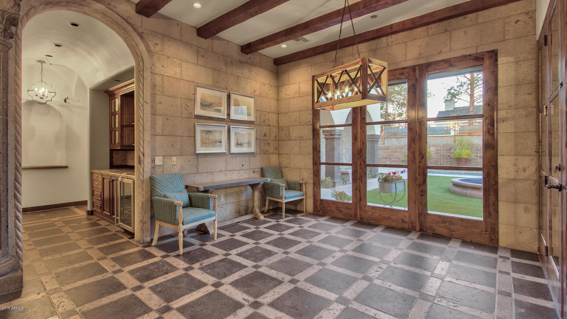 SUSIE'S CIRCLE - Residential