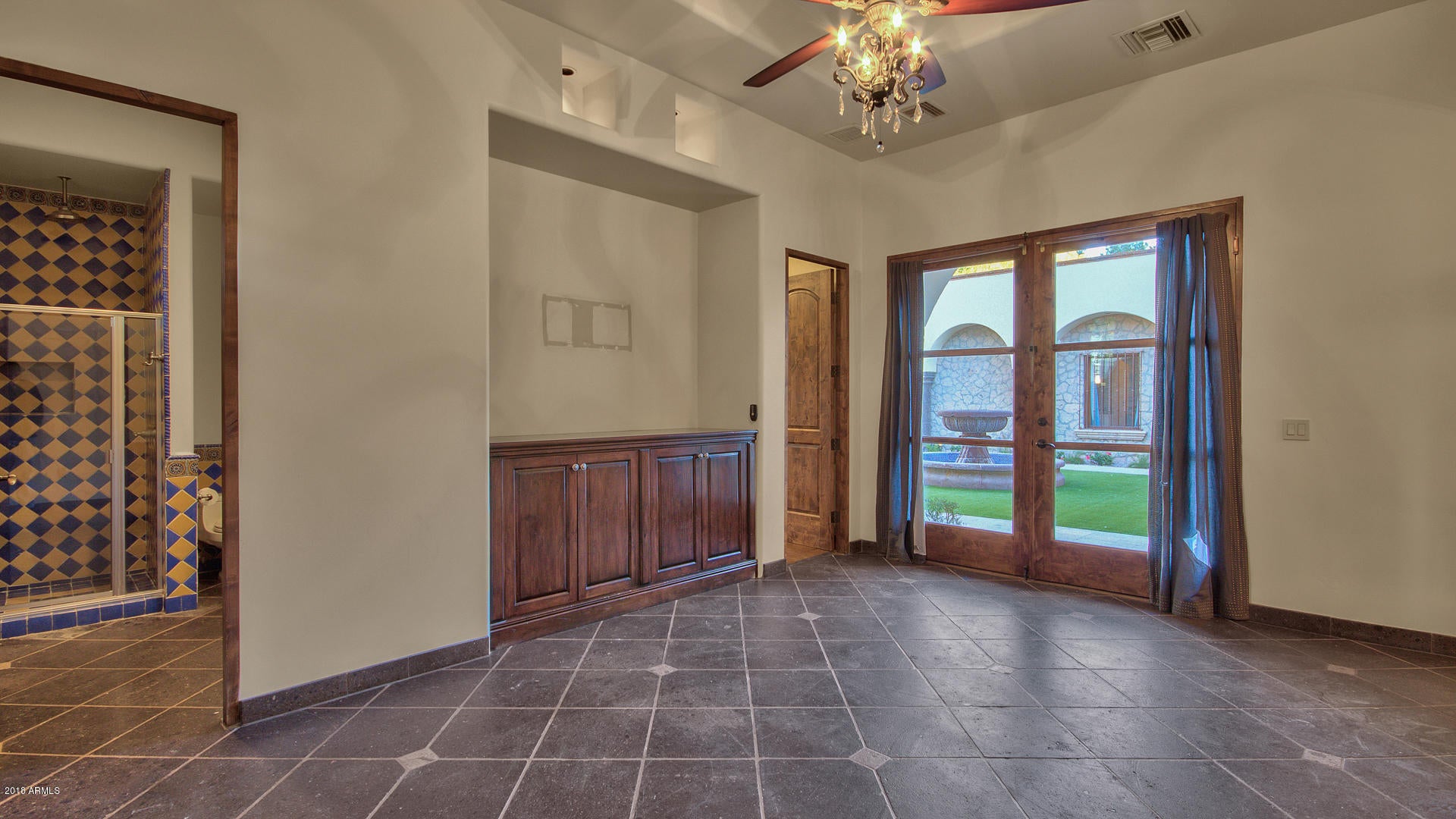 SUSIE'S CIRCLE - Residential