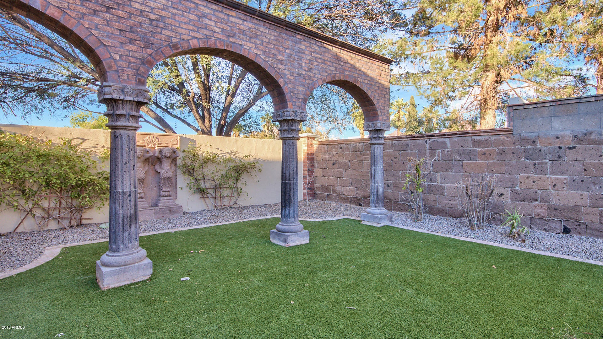 SUSIE'S CIRCLE - Residential