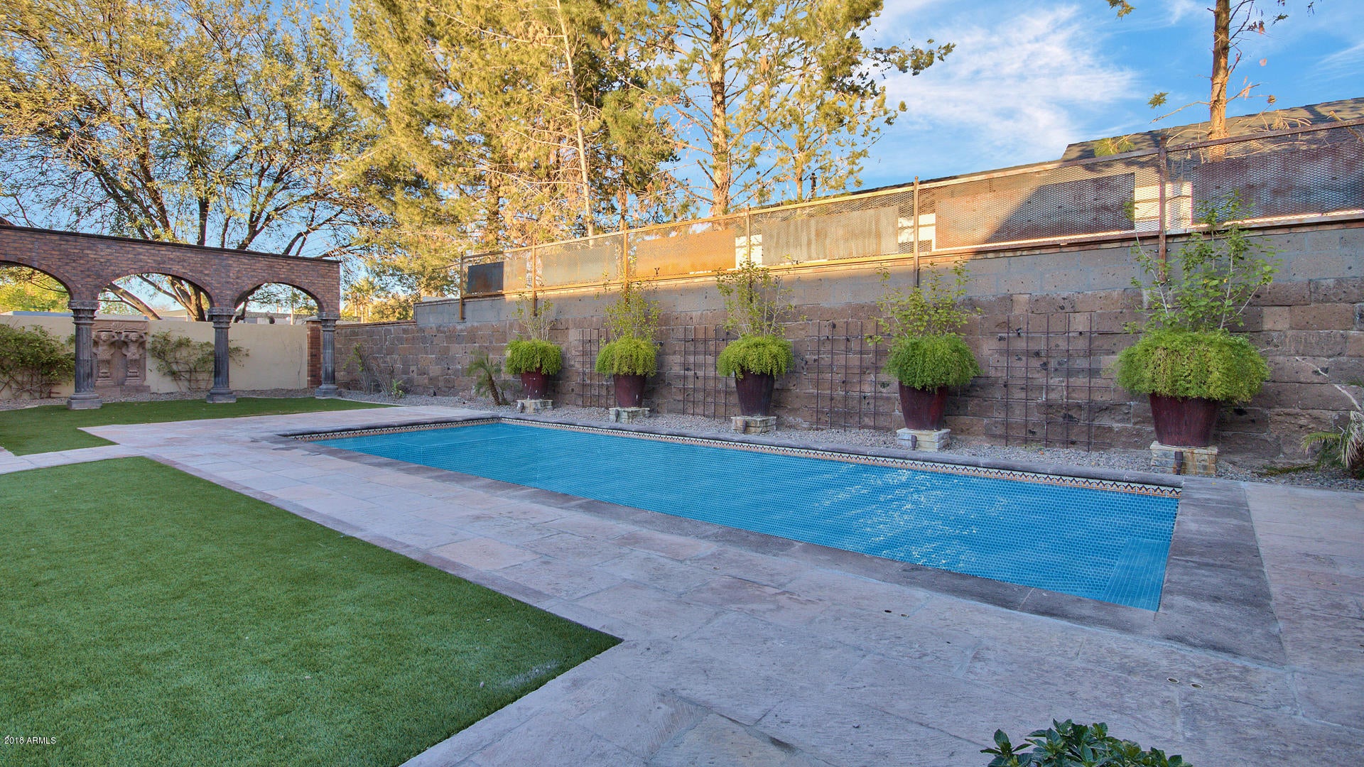 SUSIE'S CIRCLE - Residential