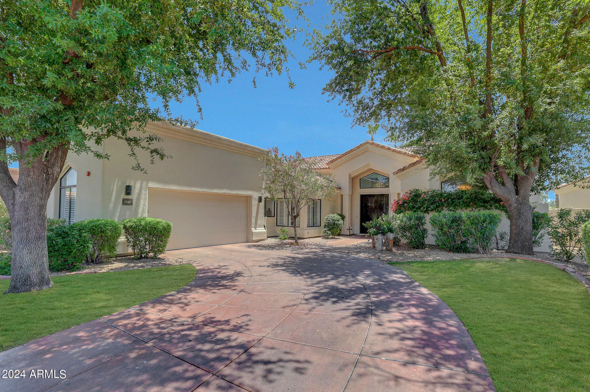 This impressive residence, nestled in the heart of Scottsdale, epitomizes luxury living at its finest! This stunning 3-bedroom, 3-bathroom home boasts a seamless floor plan, a private split master suite, soaring ceilings, and a cozy great room complete with a fireplace. Take in the picturesque southern views of the shimmering pool and Jacuzzi from the comfort of your home. The expansive dining patio is ideal for entertaining, surrounded by lush citrus trees.

The bright and airy kitchen features double ovens, an electric cooktop, a convenient breakfast bar, and a cozy breakfast nook. The oversized Master Bath is a serene oasis, offering a luxurious soaking tub, a tall vanity for him, and a dedicated makeup vanity for her. Step outside to the verdant backyard oasis,
