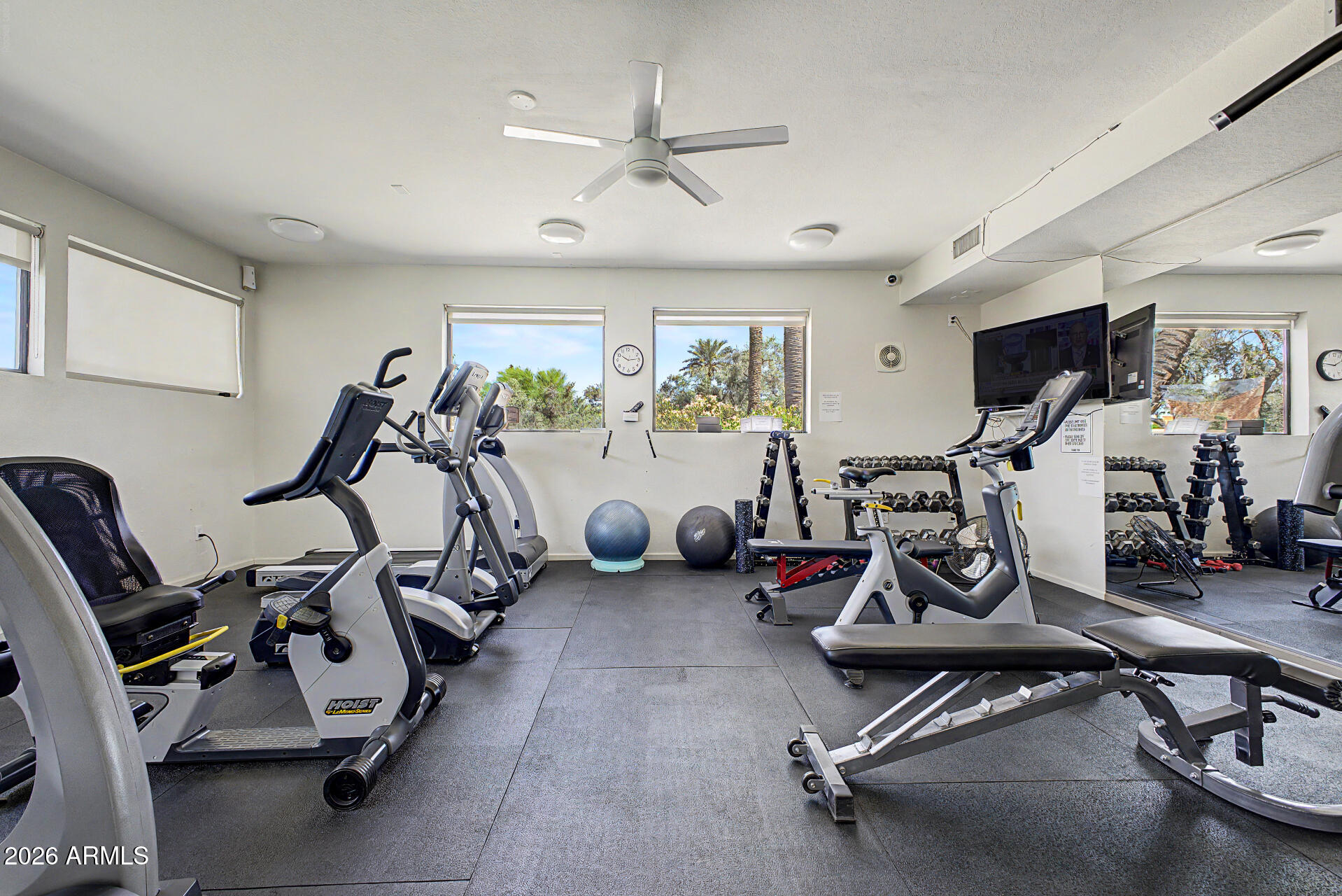 HAMPTON COURTS AT THE RACQUET CLUB - Residential