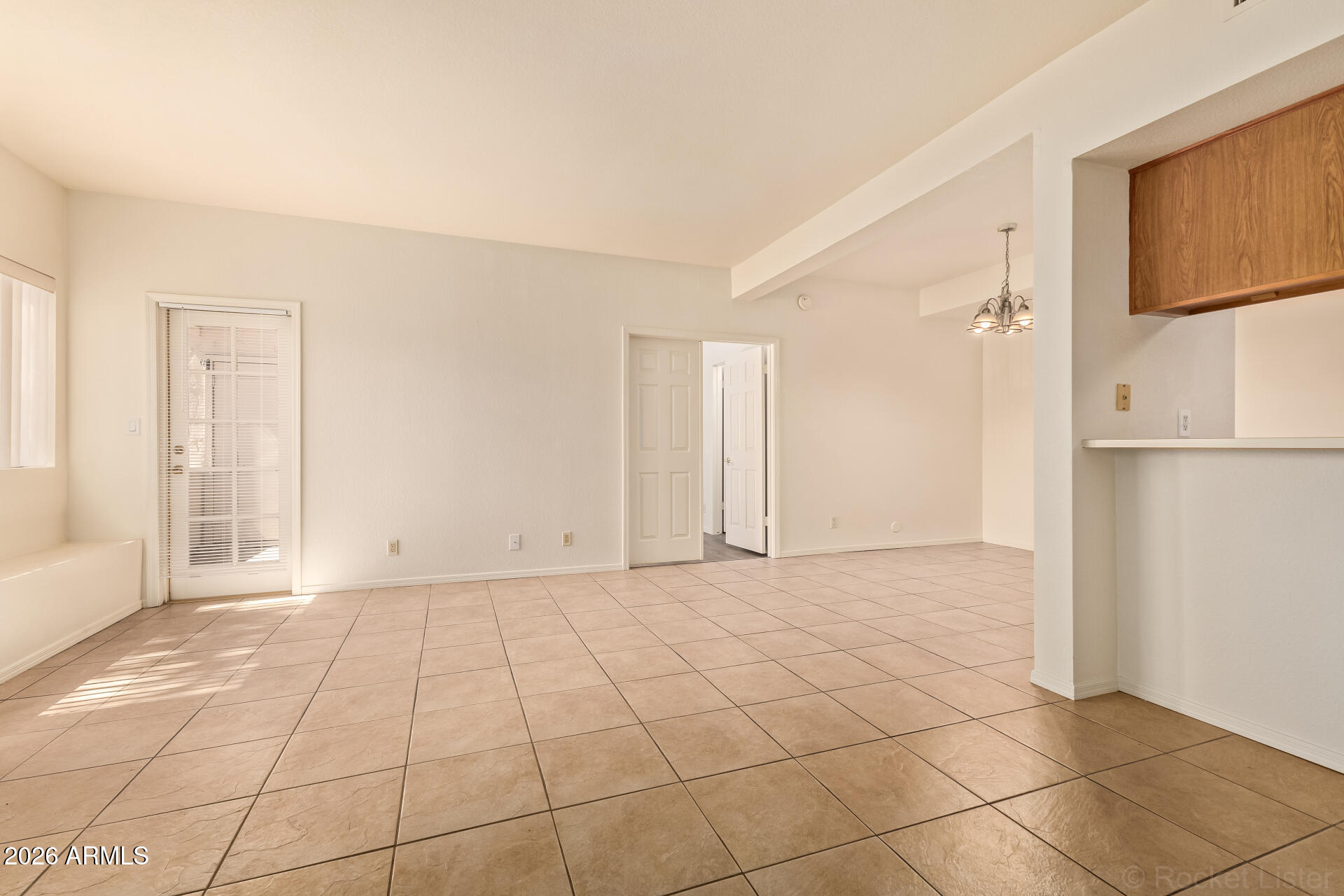 HAMPTON COURTS AT THE RACQUET CLUB - Residential