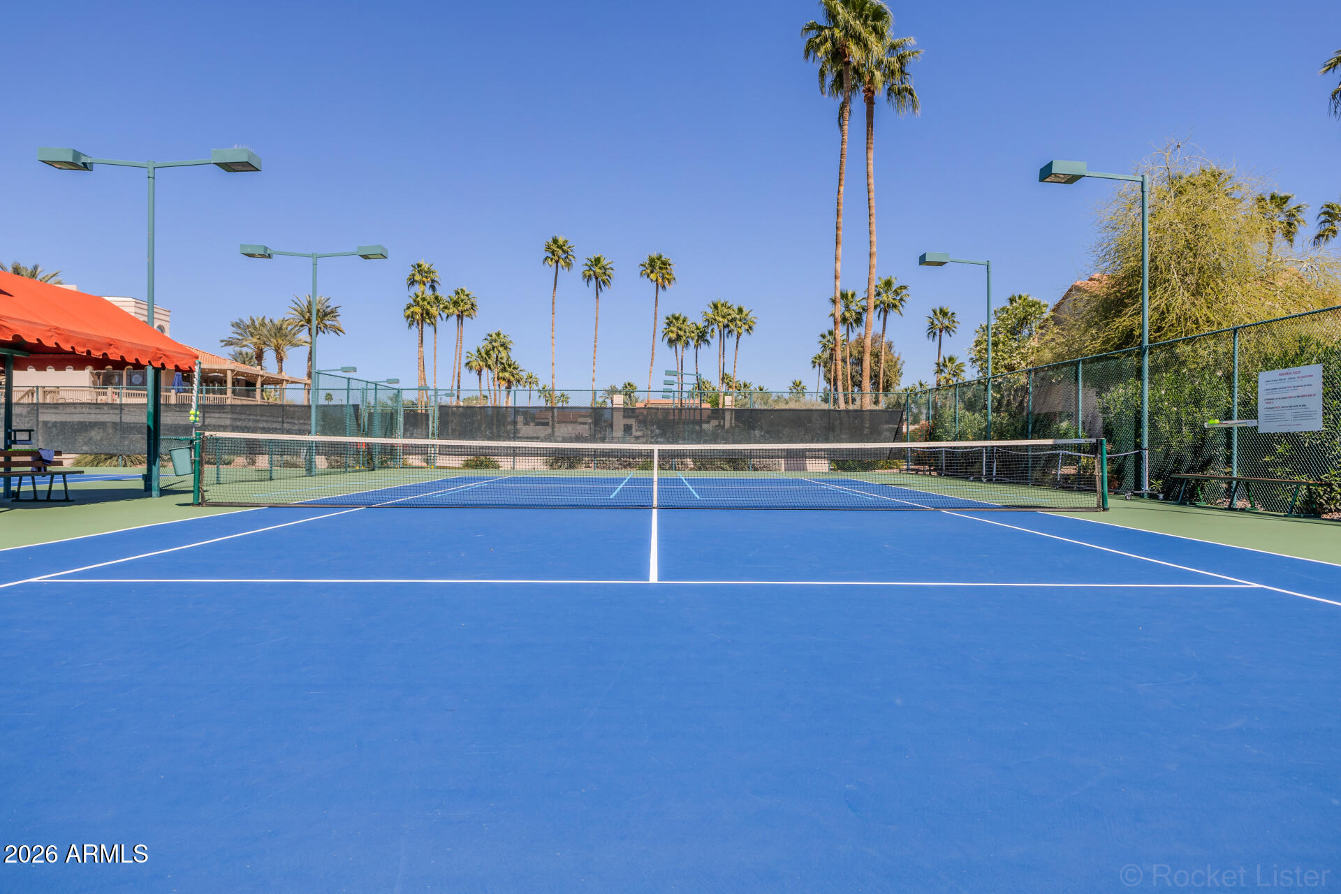 HAMPTON COURTS AT THE RACQUET CLUB - Residential