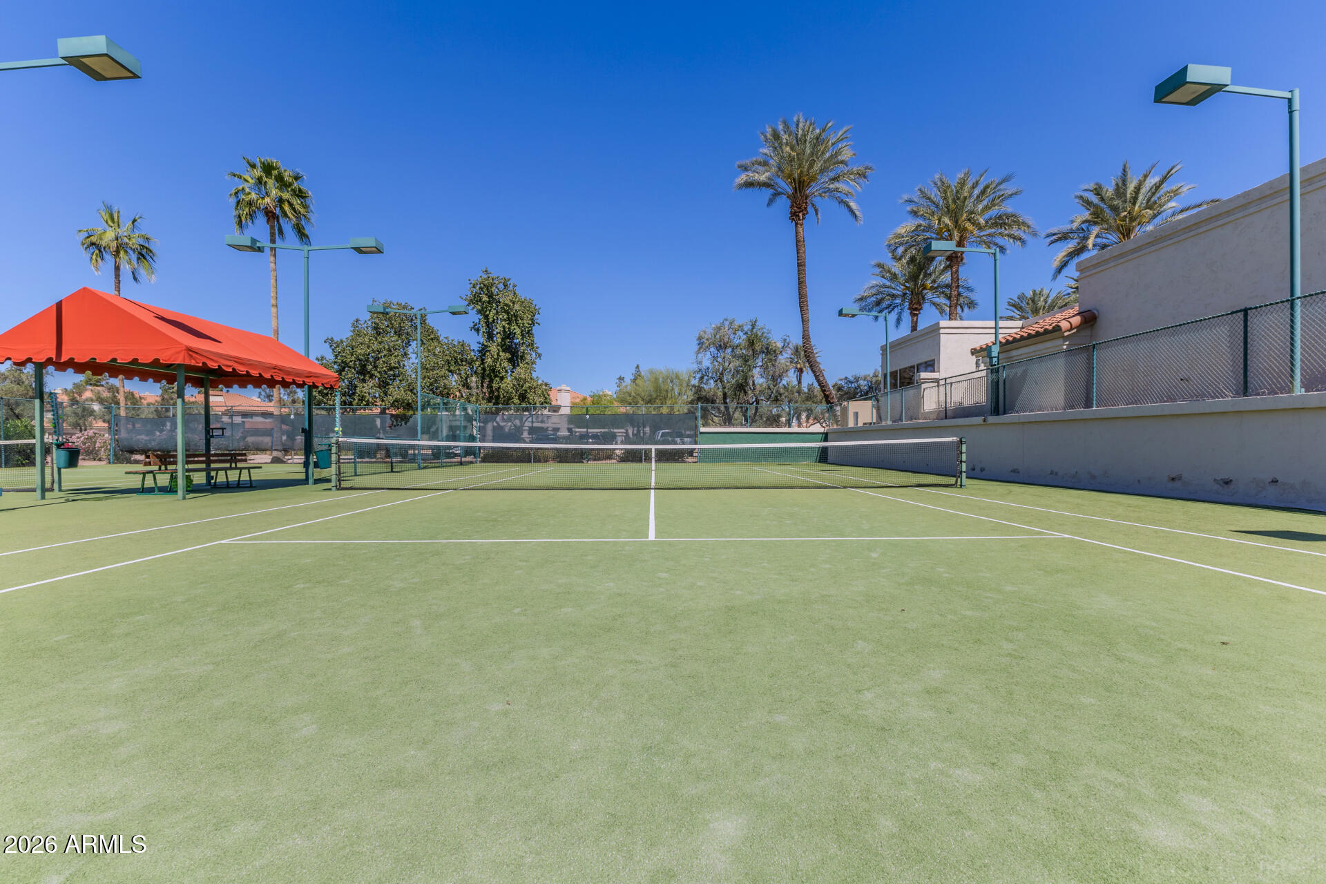 HAMPTON COURTS AT THE RACQUET CLUB - Residential