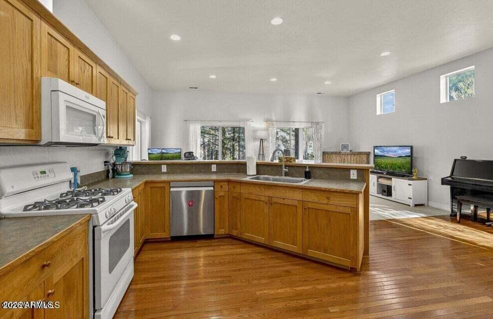 STONECREST TOWNHOMES - Residential