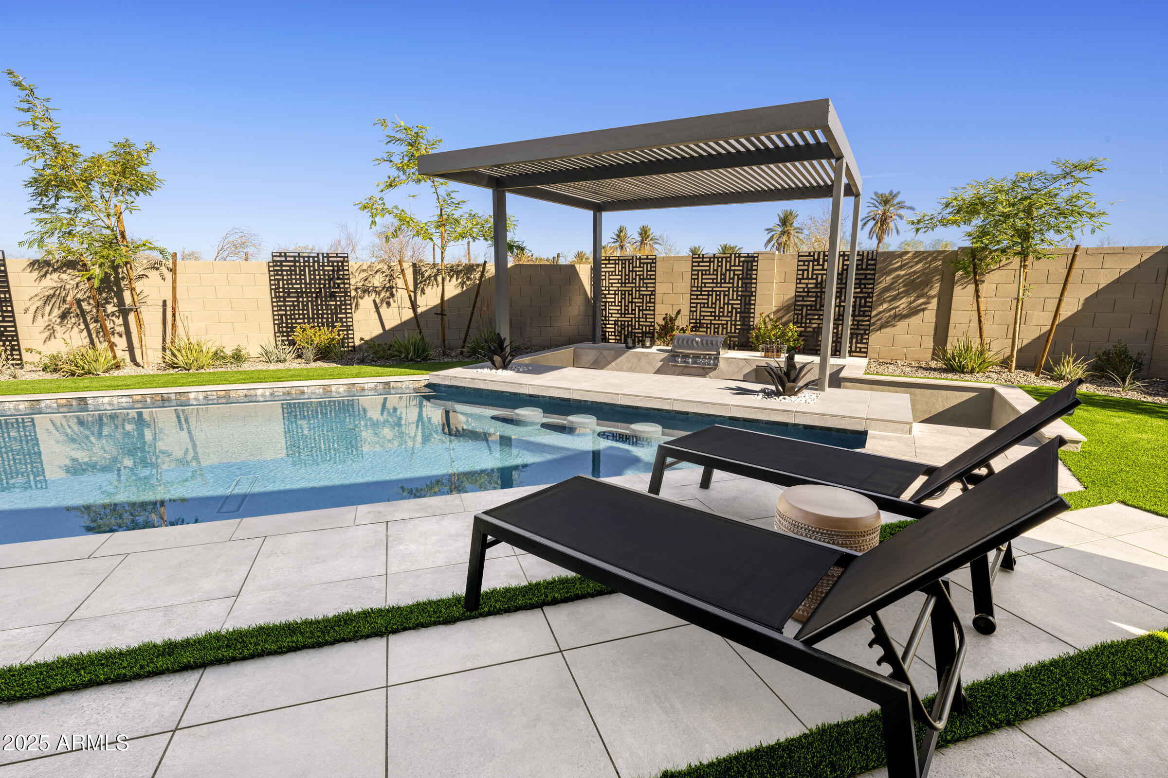 WHISPERING HILLS - Residential