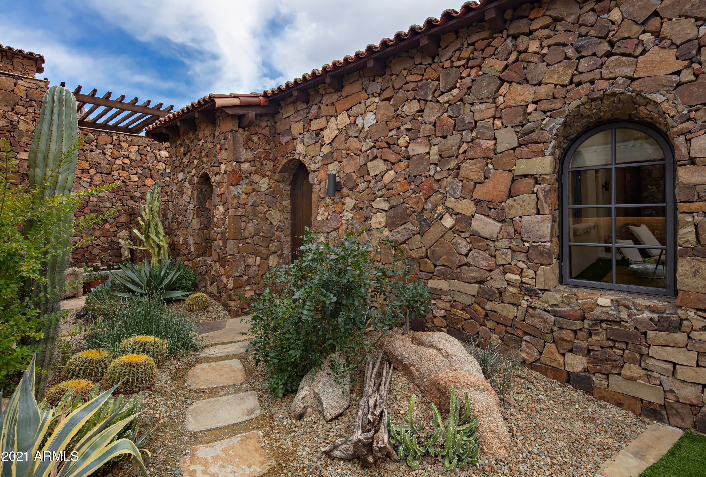 ESTANCIA - Residential