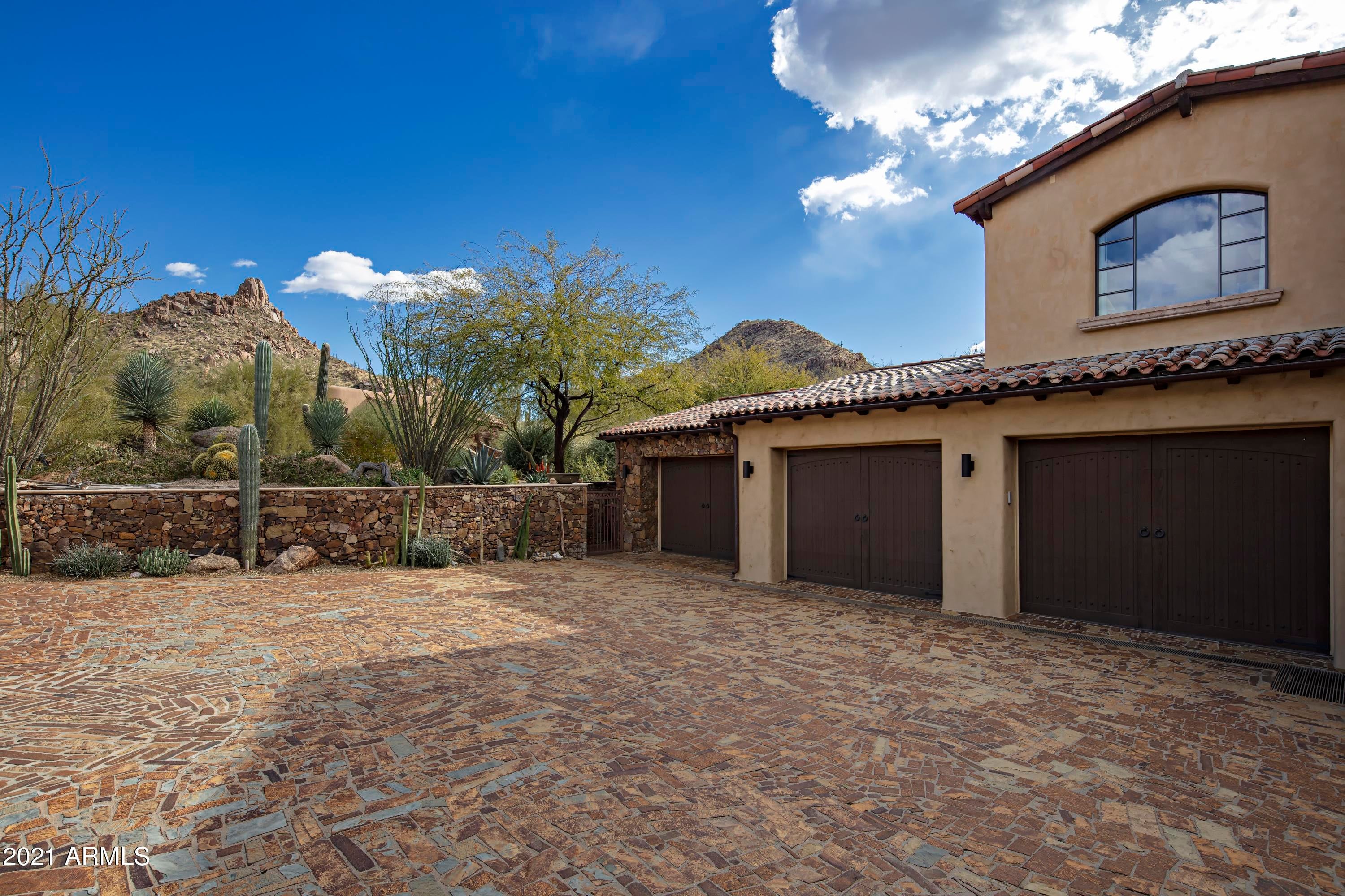 ESTANCIA - Residential