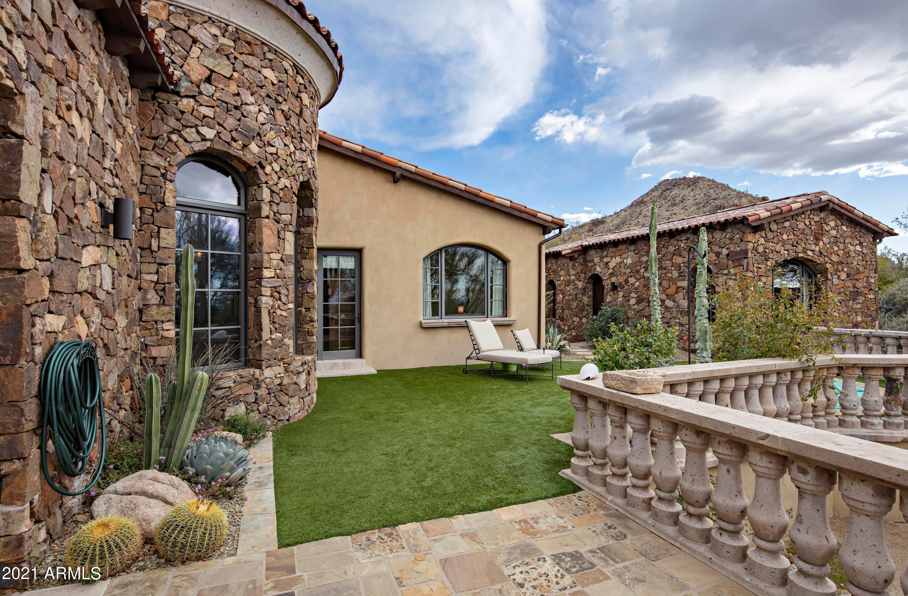 ESTANCIA - Residential