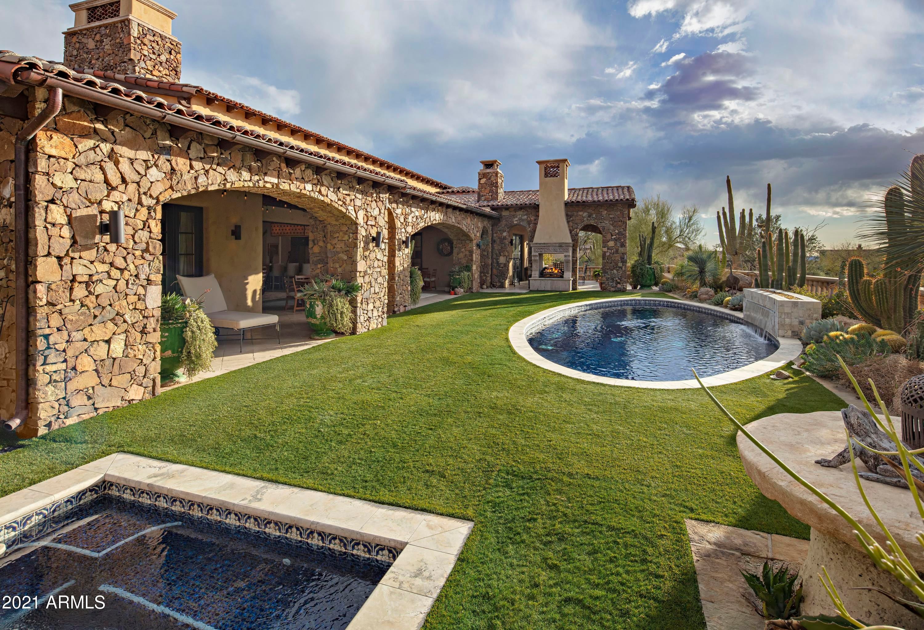 ESTANCIA - Residential