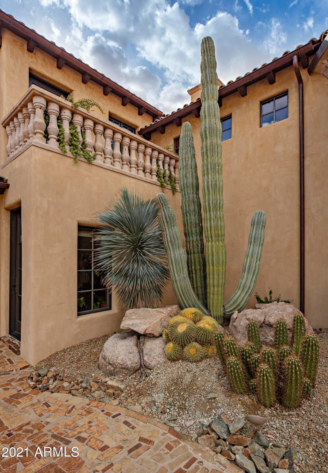 ESTANCIA - Residential