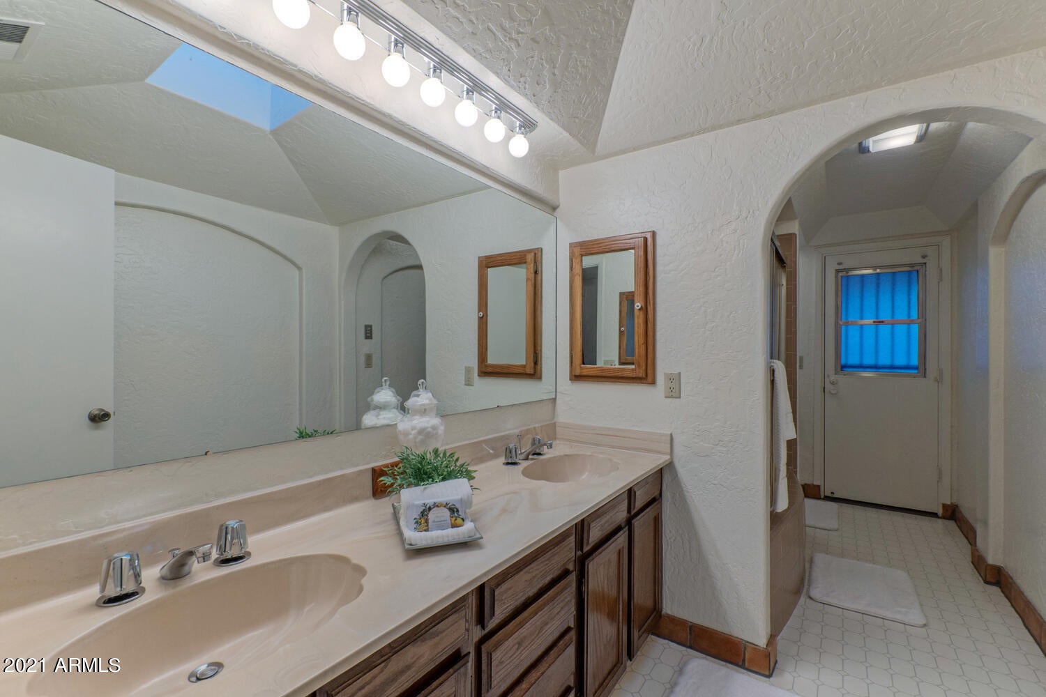LA TIERRA ESTATES AMD - Residential
