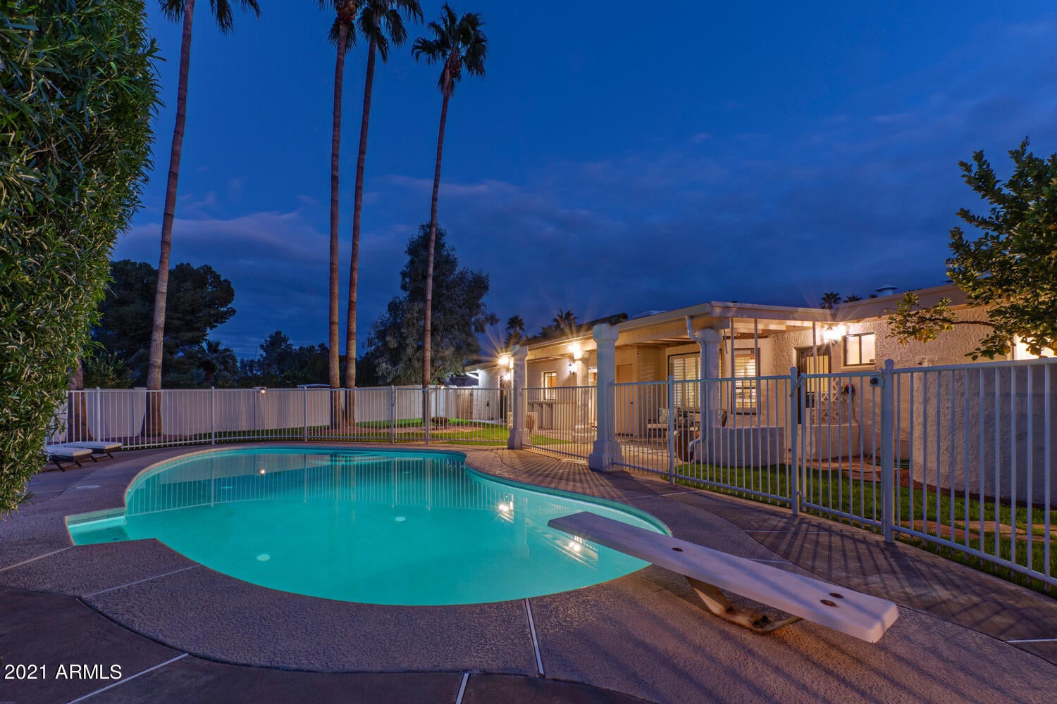 LA TIERRA ESTATES AMD - Residential