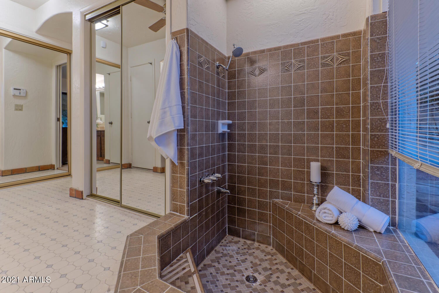 LA TIERRA ESTATES AMD - Residential