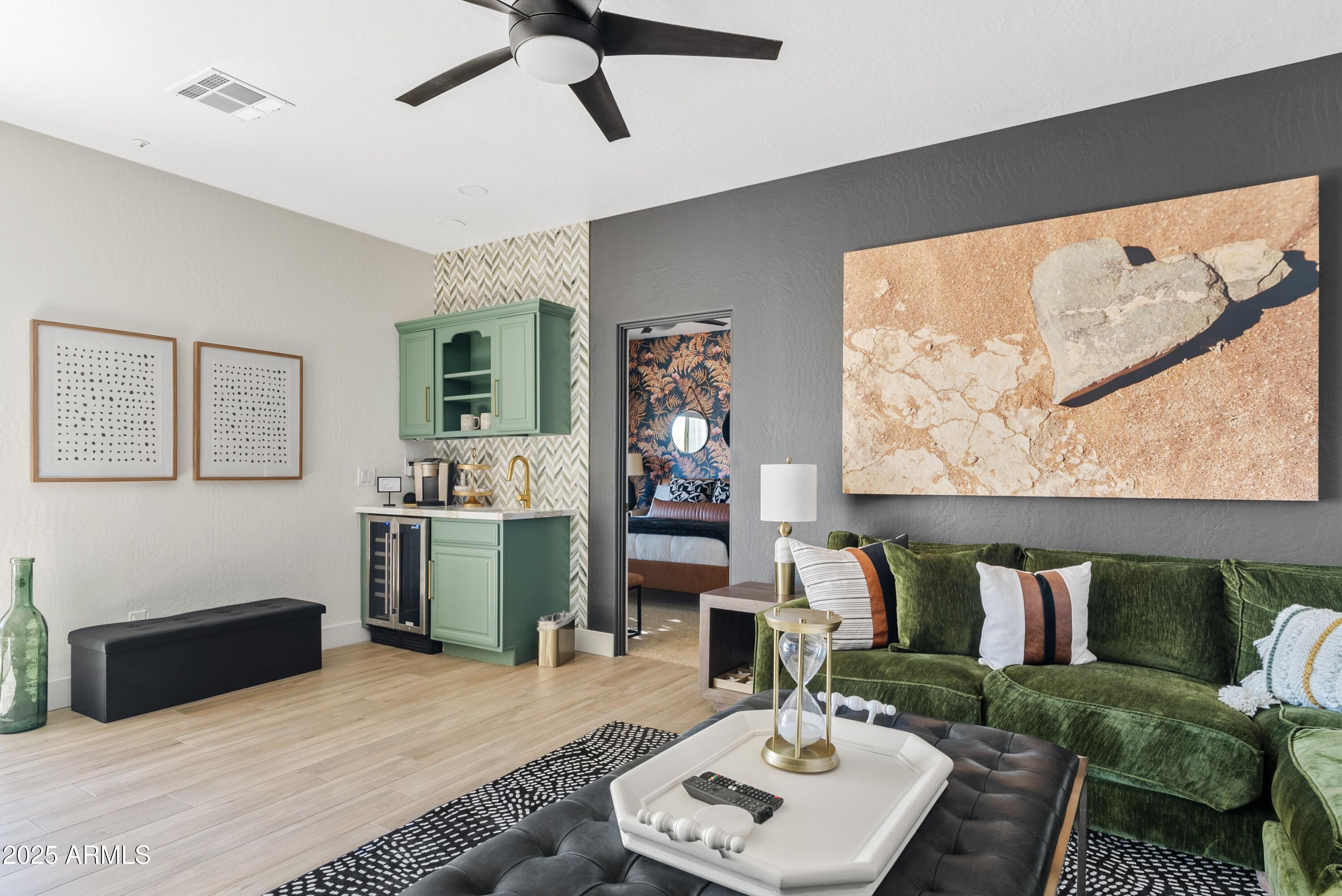 MIRAGE POINTE - Residential
