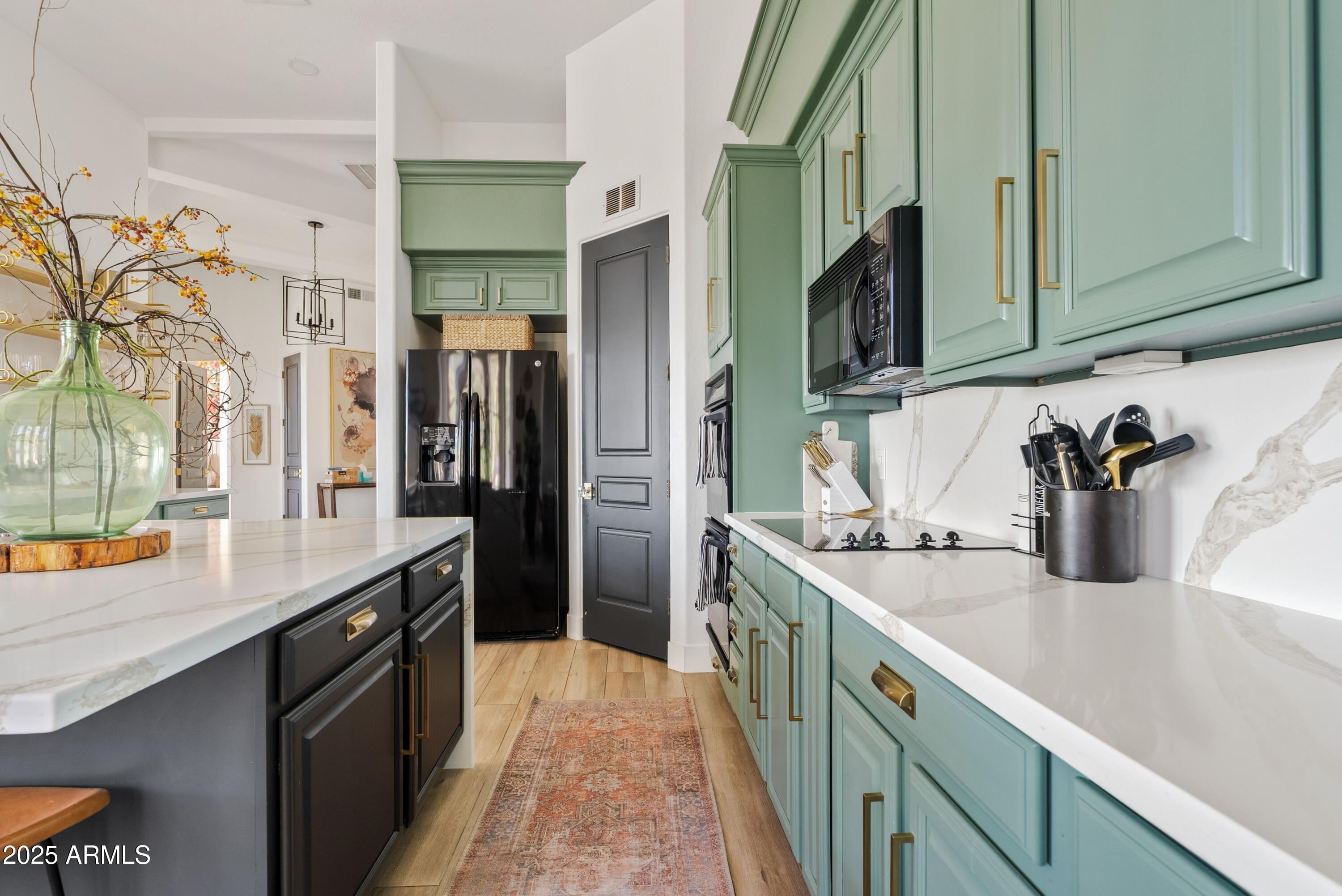 MIRAGE POINTE - Residential