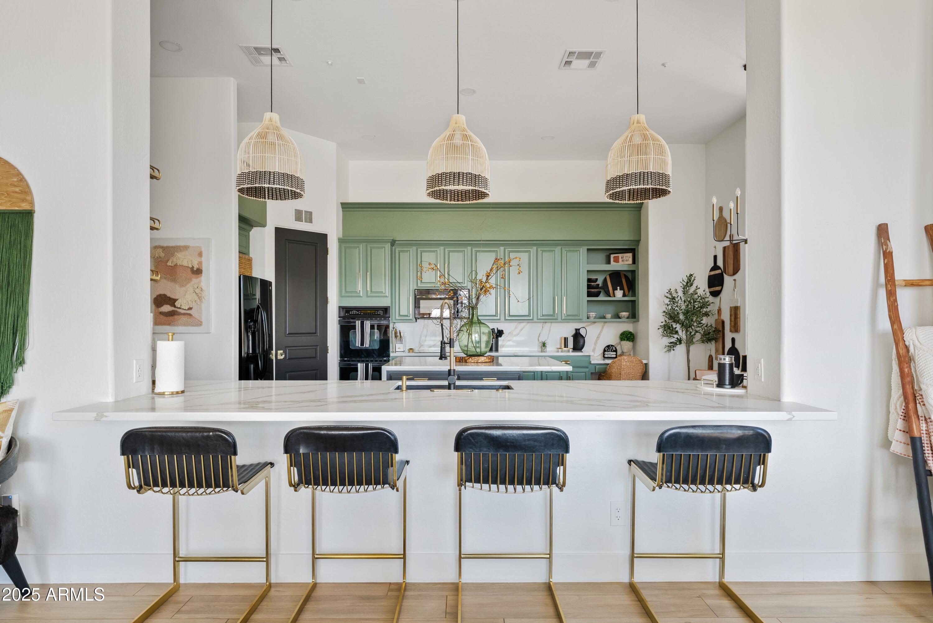MIRAGE POINTE - Residential