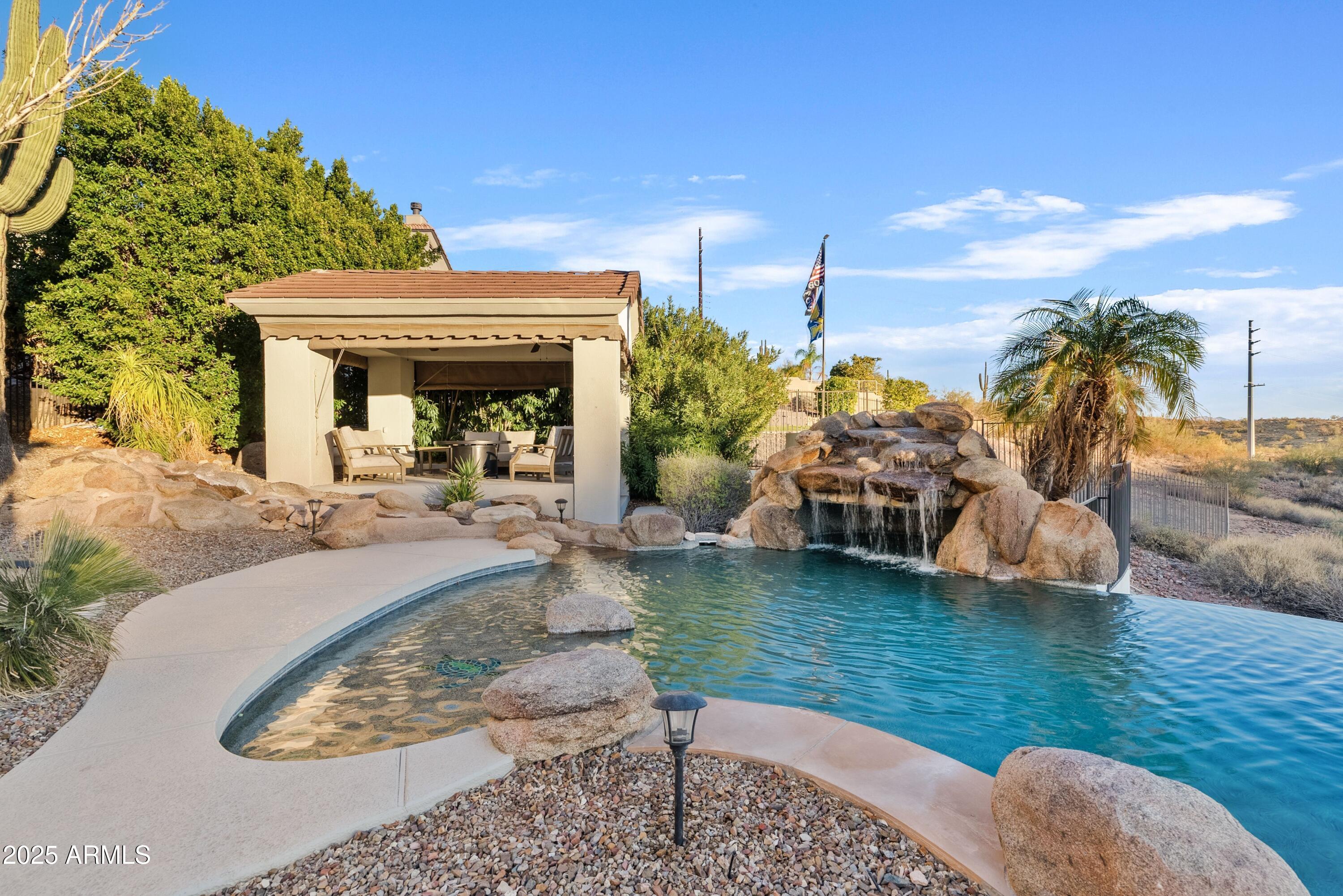 MIRAGE POINTE - Residential