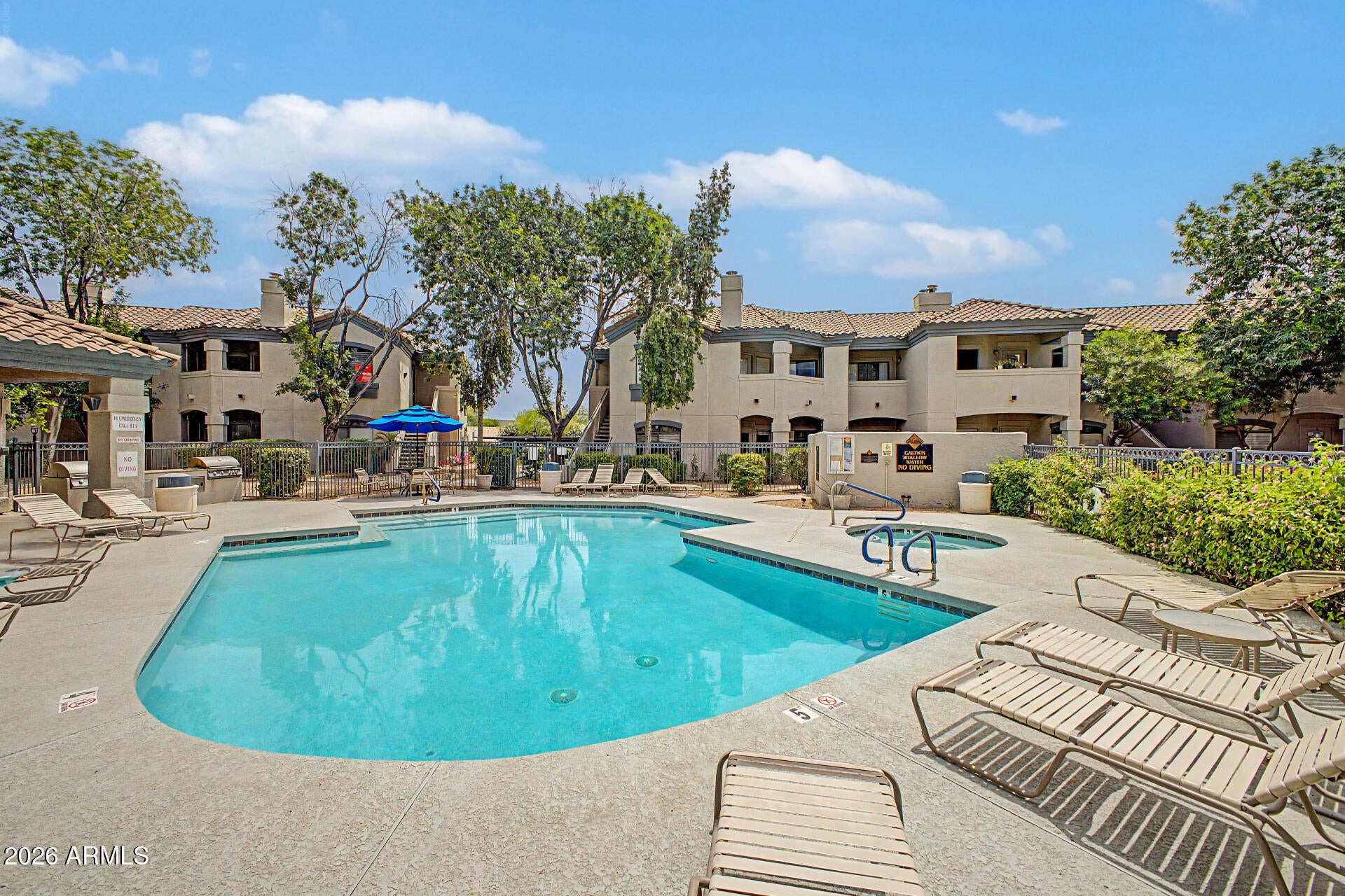 SIGNATURE SCOTTSDALE CONDOMINIUM - Residential