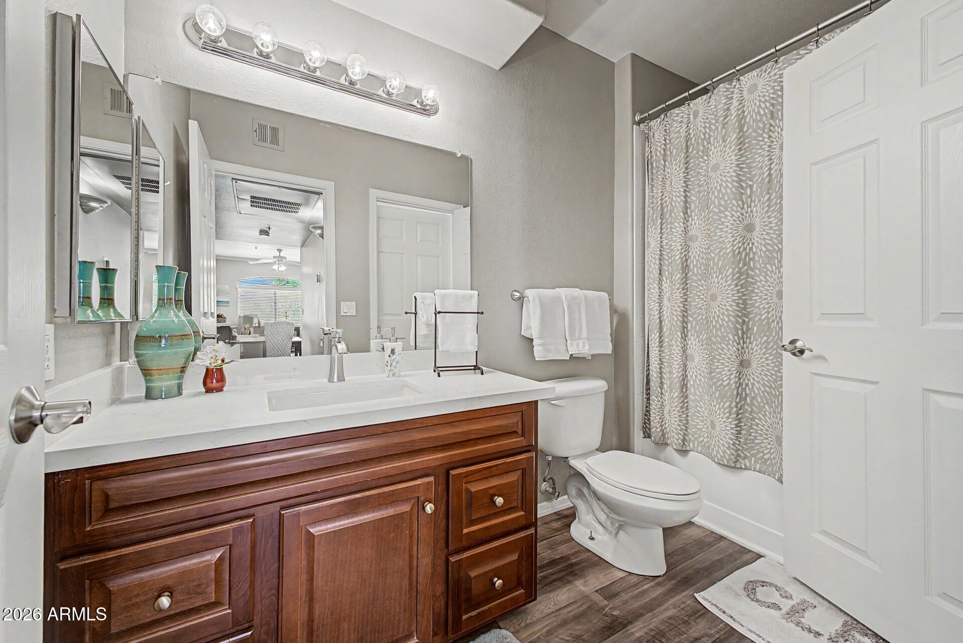 SIGNATURE SCOTTSDALE CONDOMINIUM - Residential