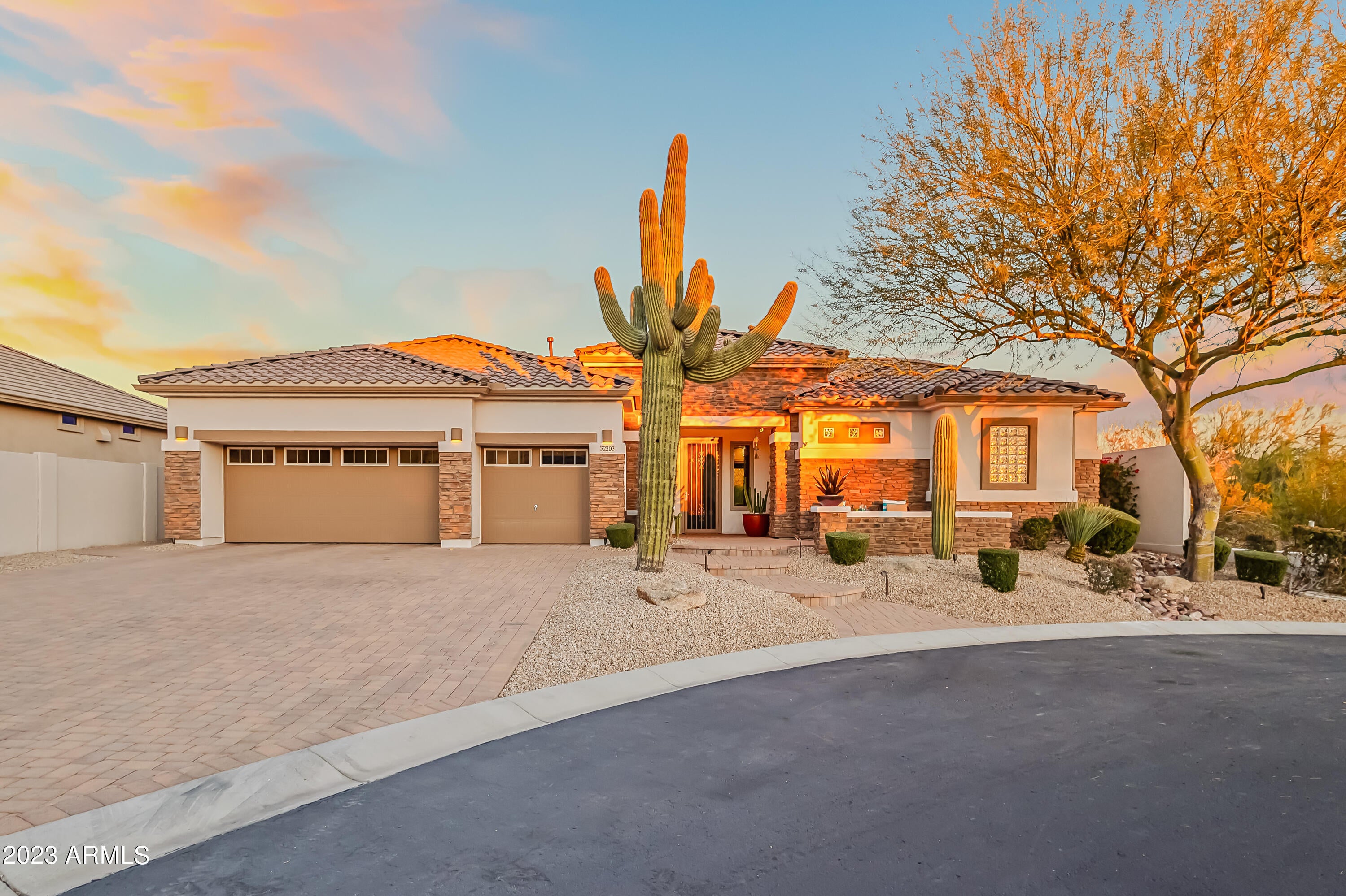 LONE MOUNTAIN - Residential