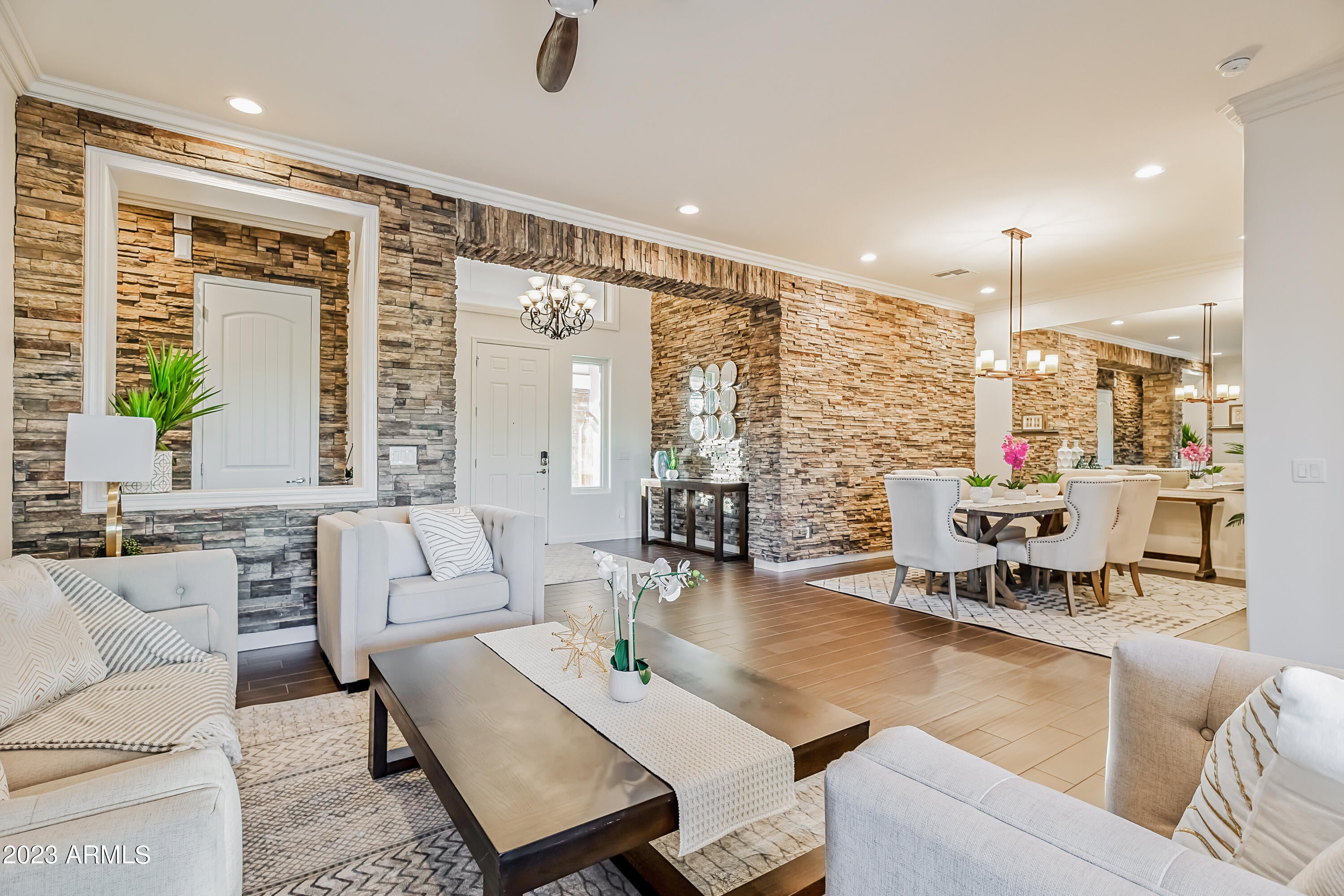 LONE MOUNTAIN - Residential