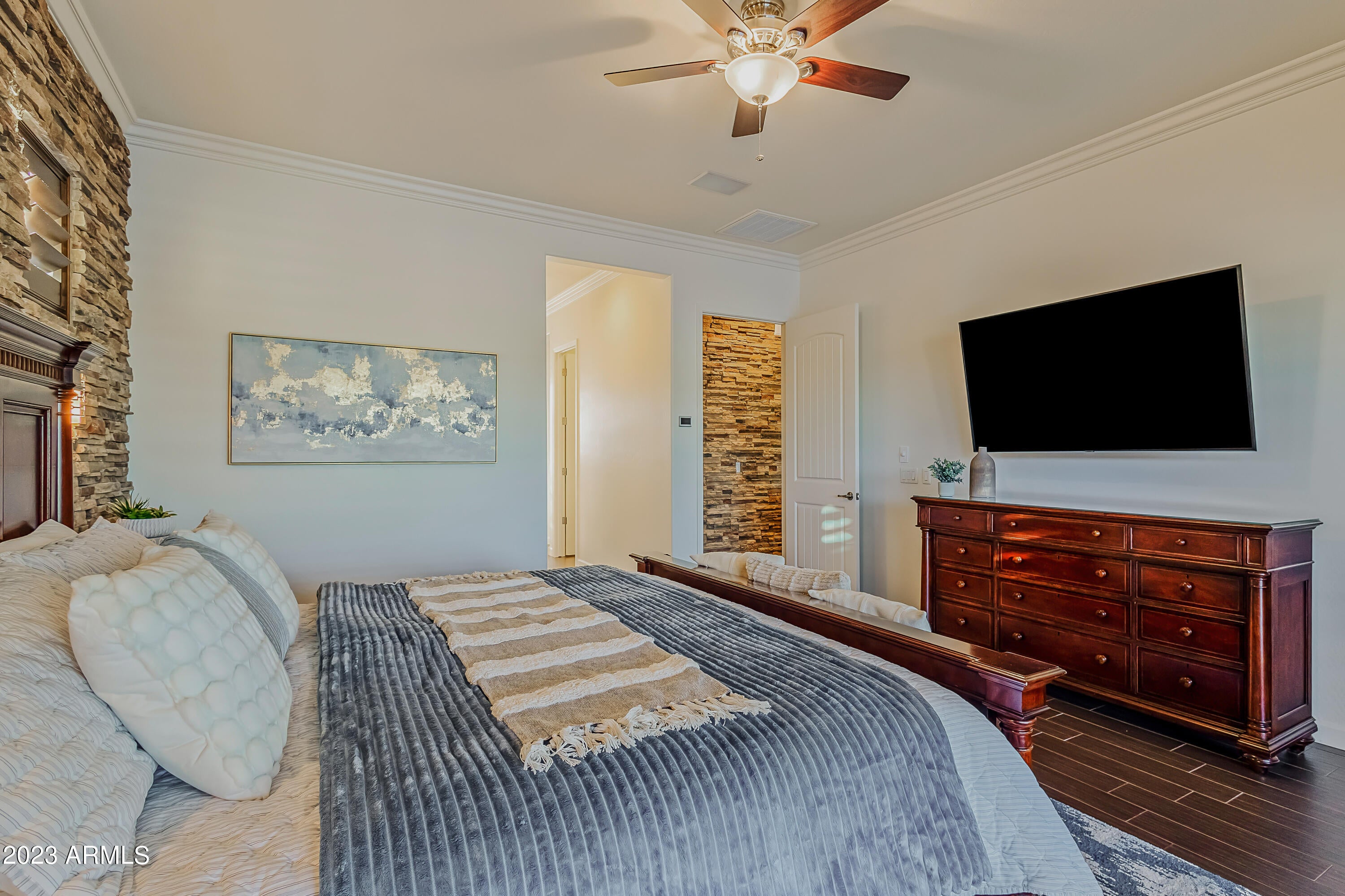 LONE MOUNTAIN - Residential