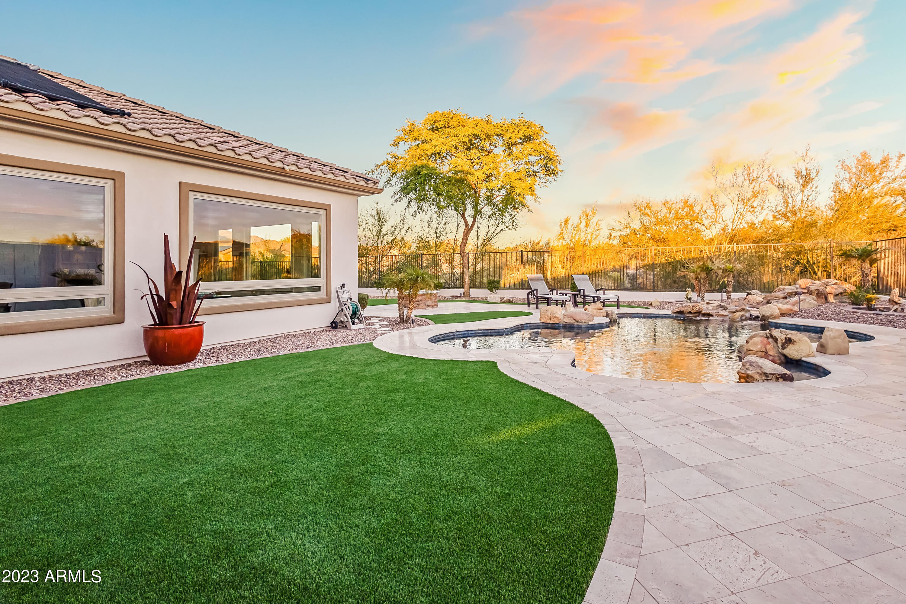 LONE MOUNTAIN - Residential